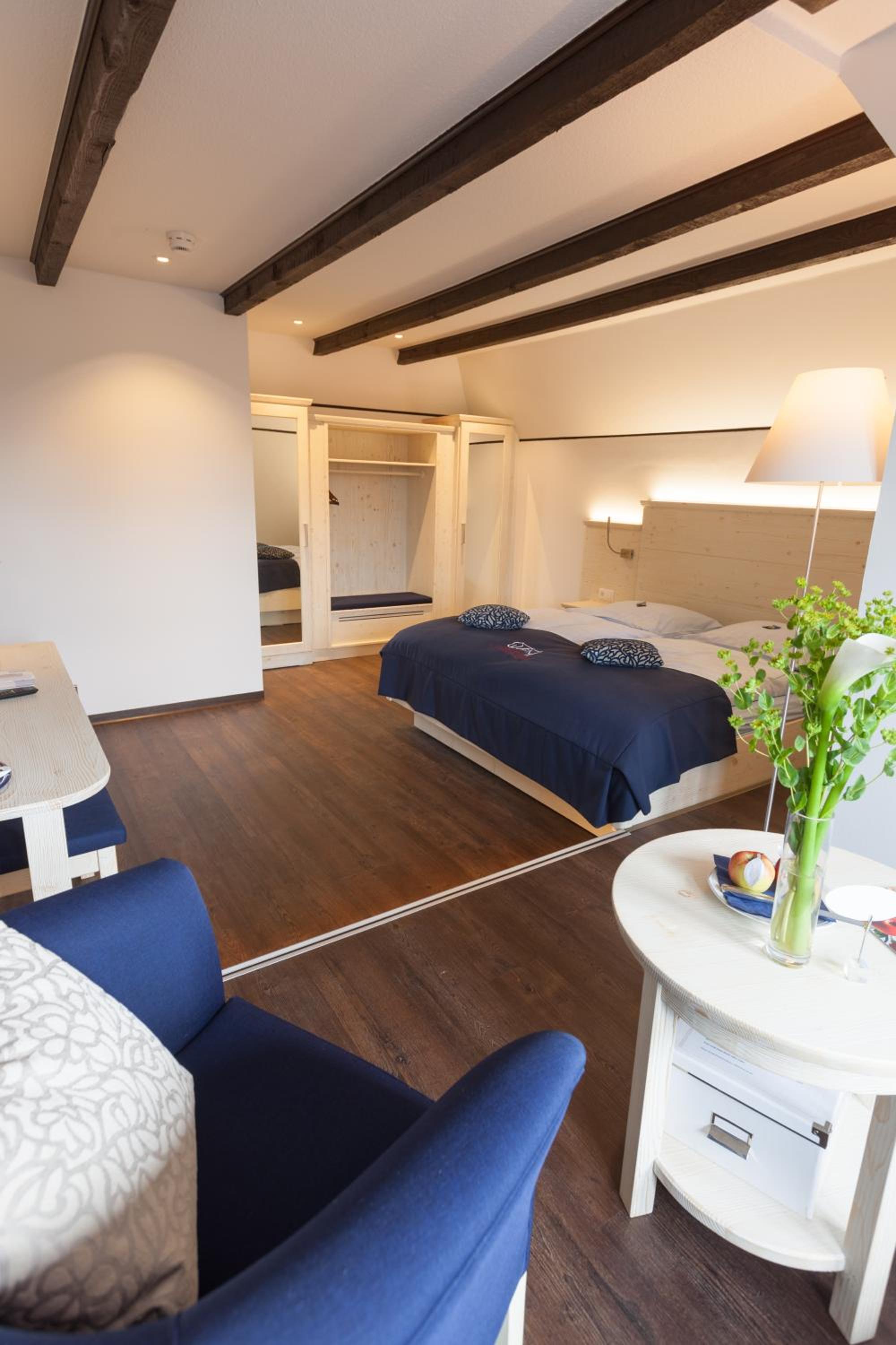 Large Double Room - Photo 3