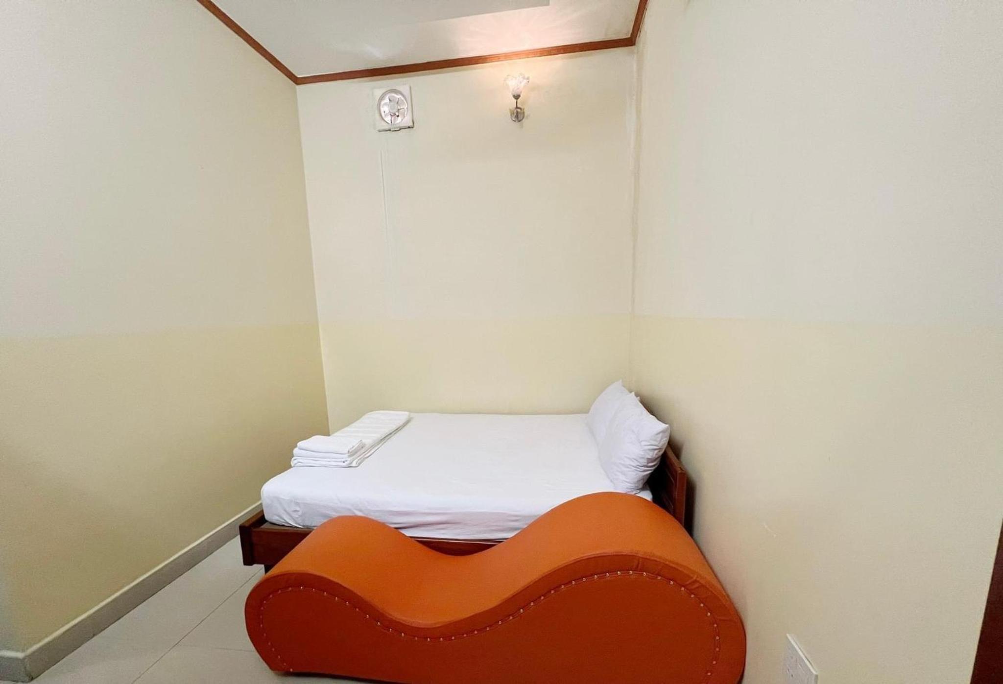 Double Room - Photo 10