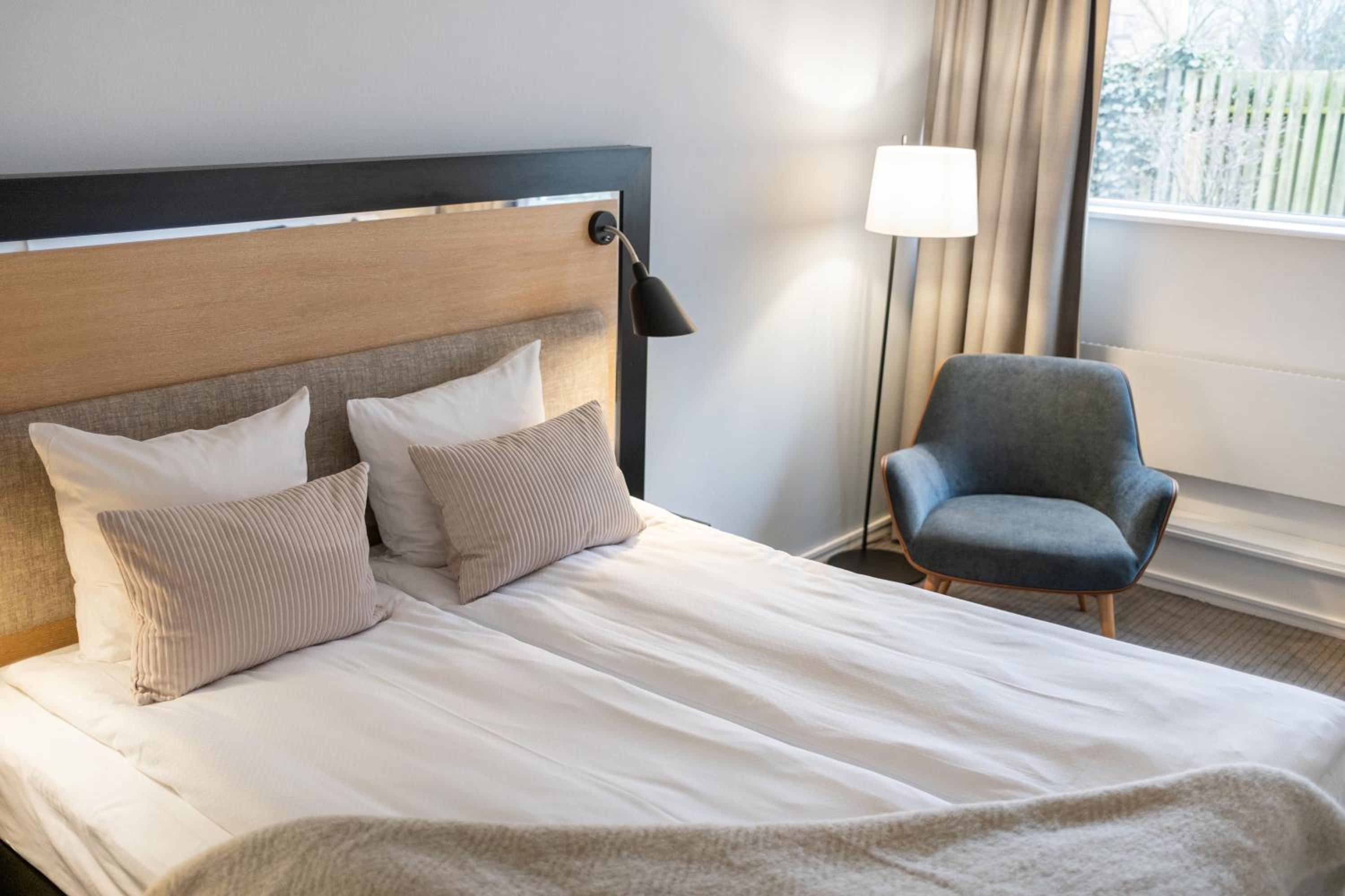 Standard Double or Twin Room - Photo 8
