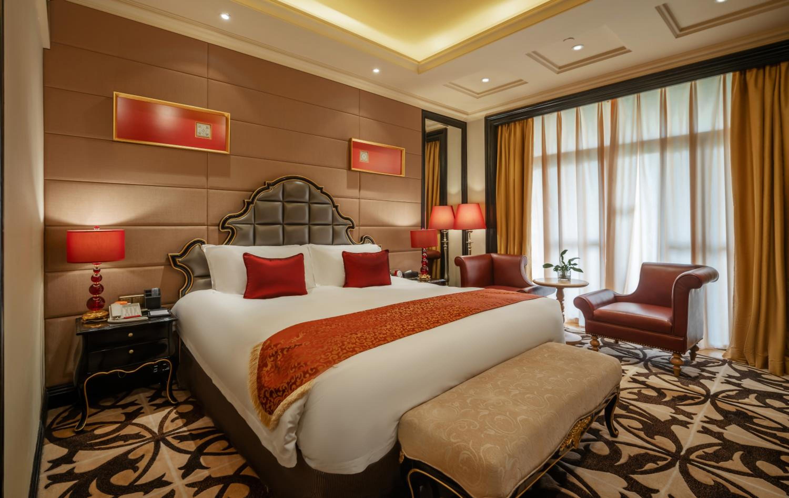 Deluxe Suite