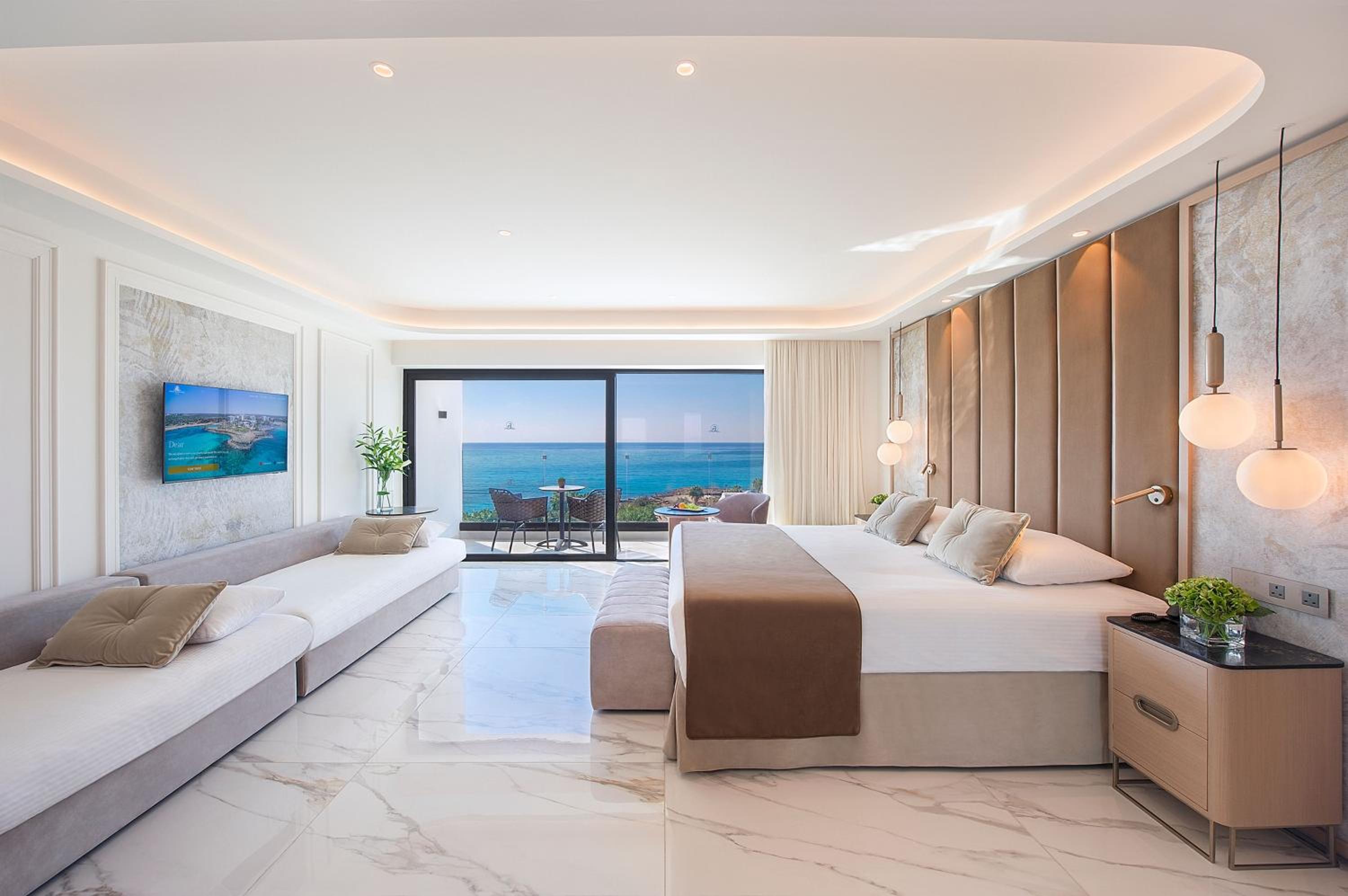 Family Sea View Room - Photo 4
