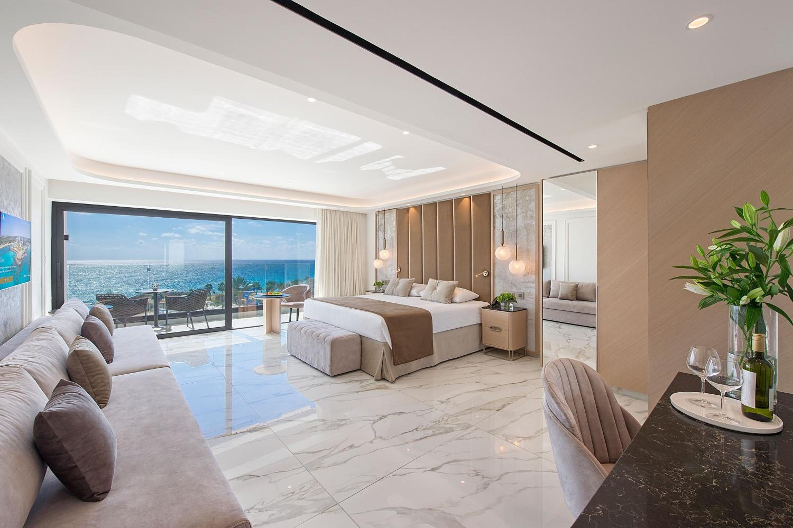 Family Sea View Room - Photo 3