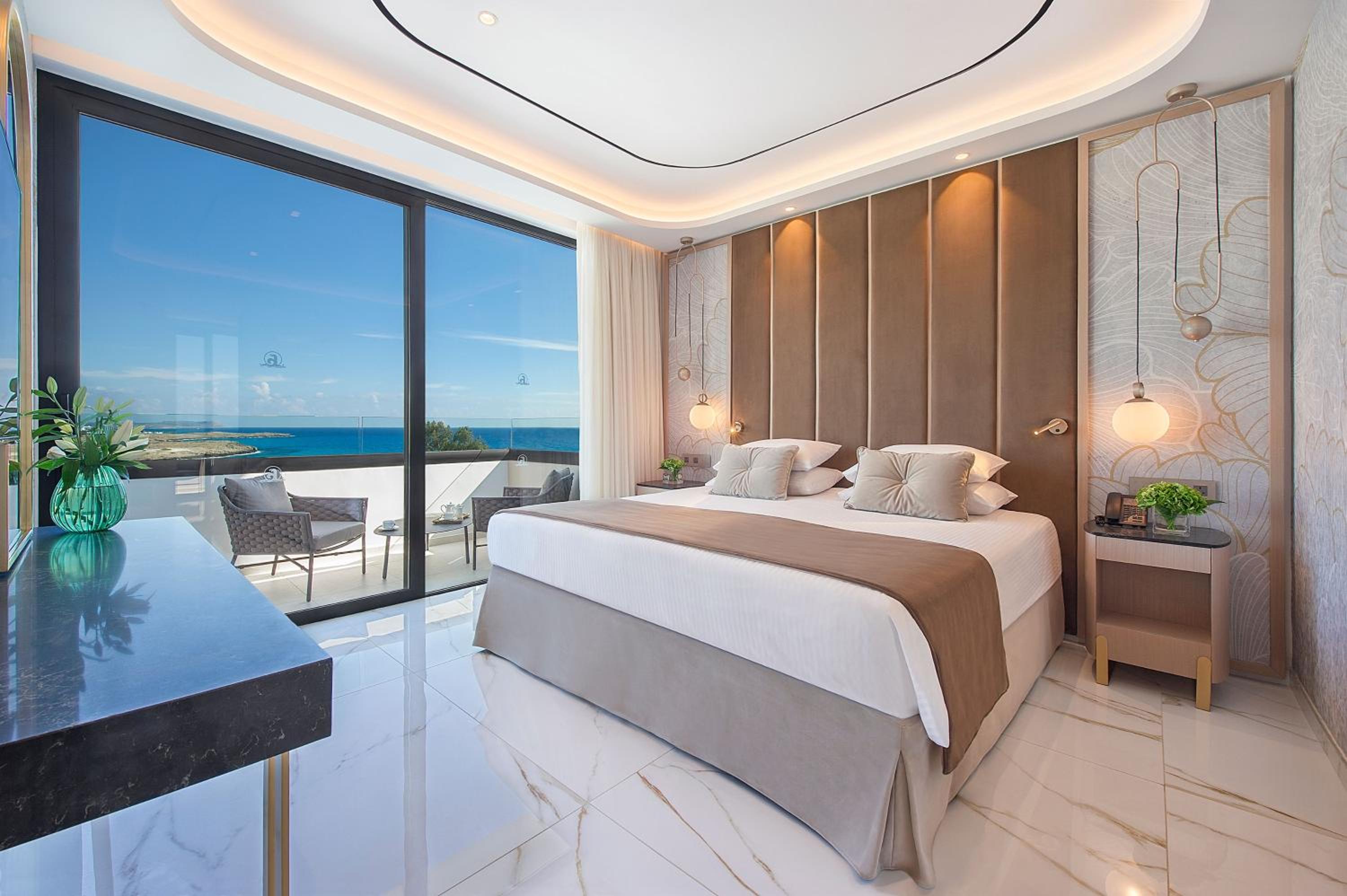 Executive Suite - Photo 3