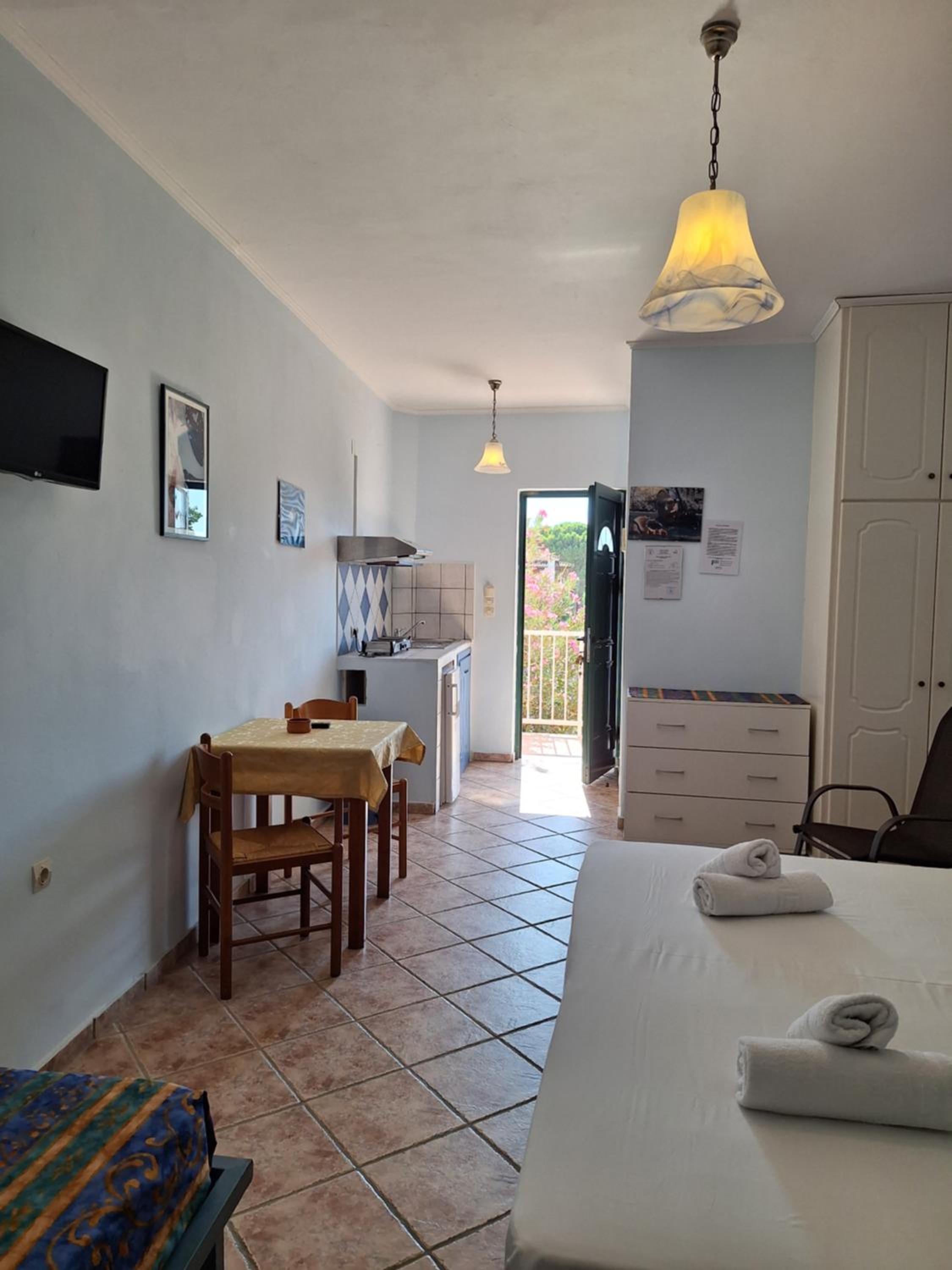 Large Double or Twin Room - Photo 1
