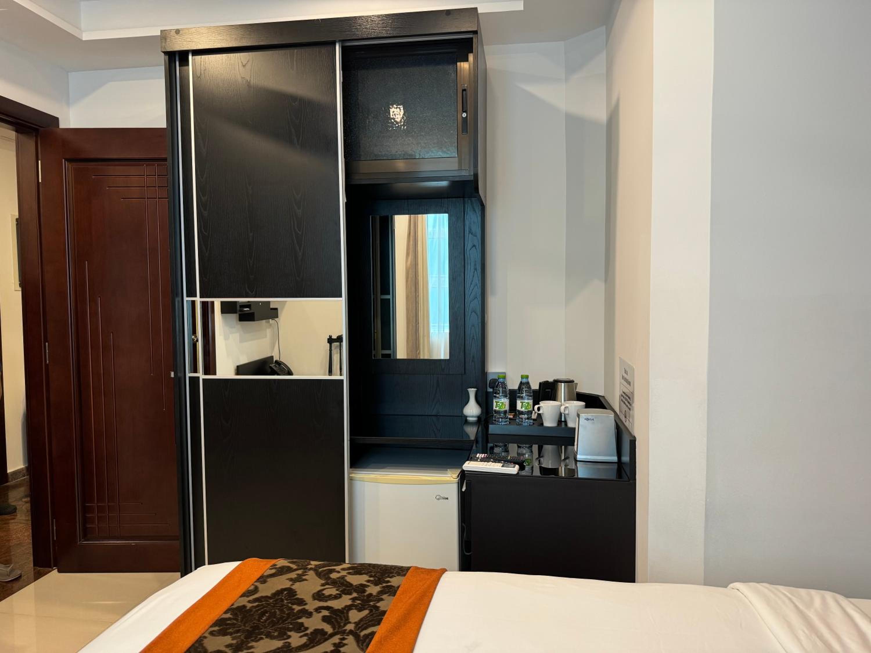 Deluxe Double Room - Photo 11