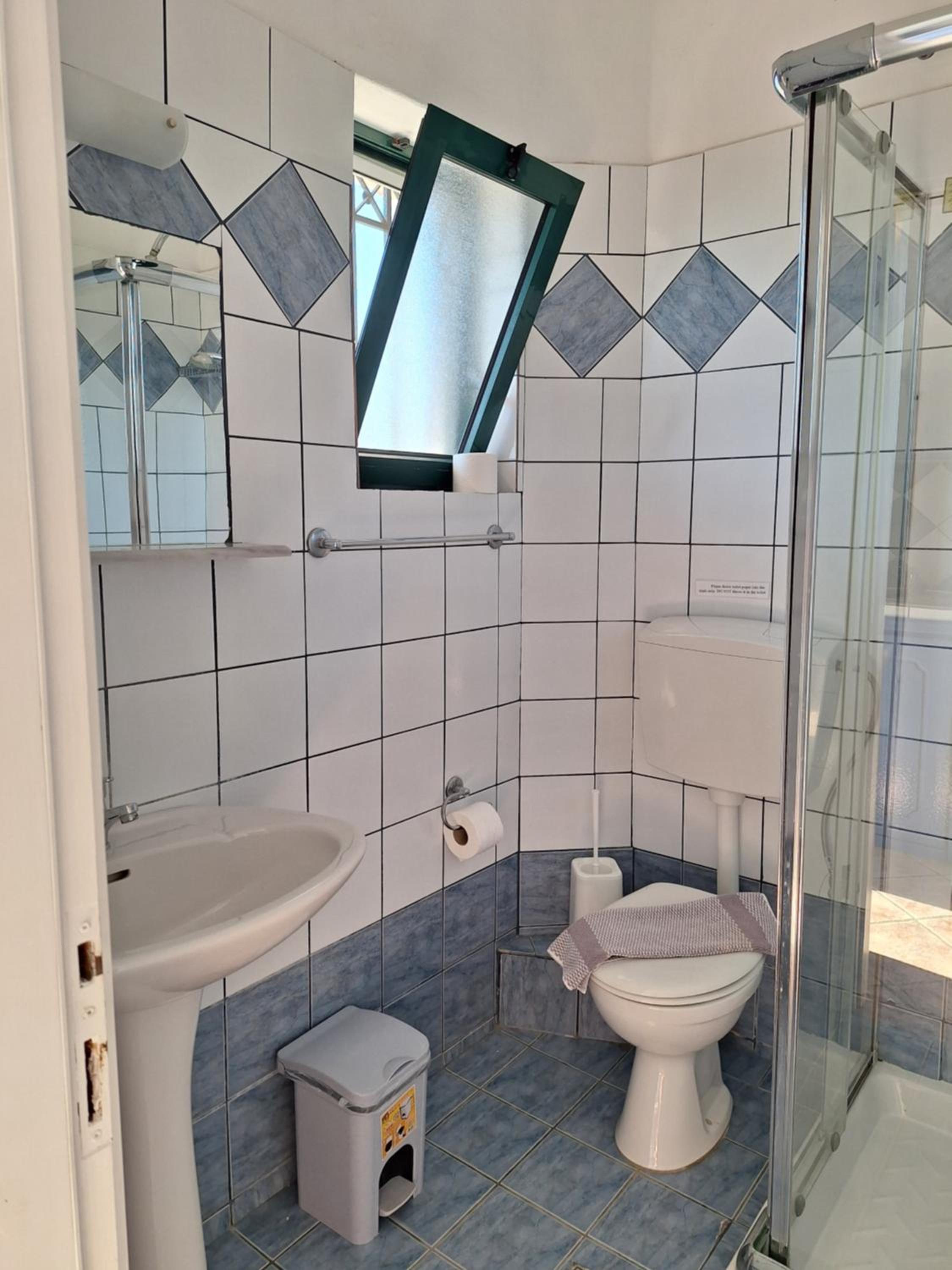 Large Double or Twin Room - Photo 25
