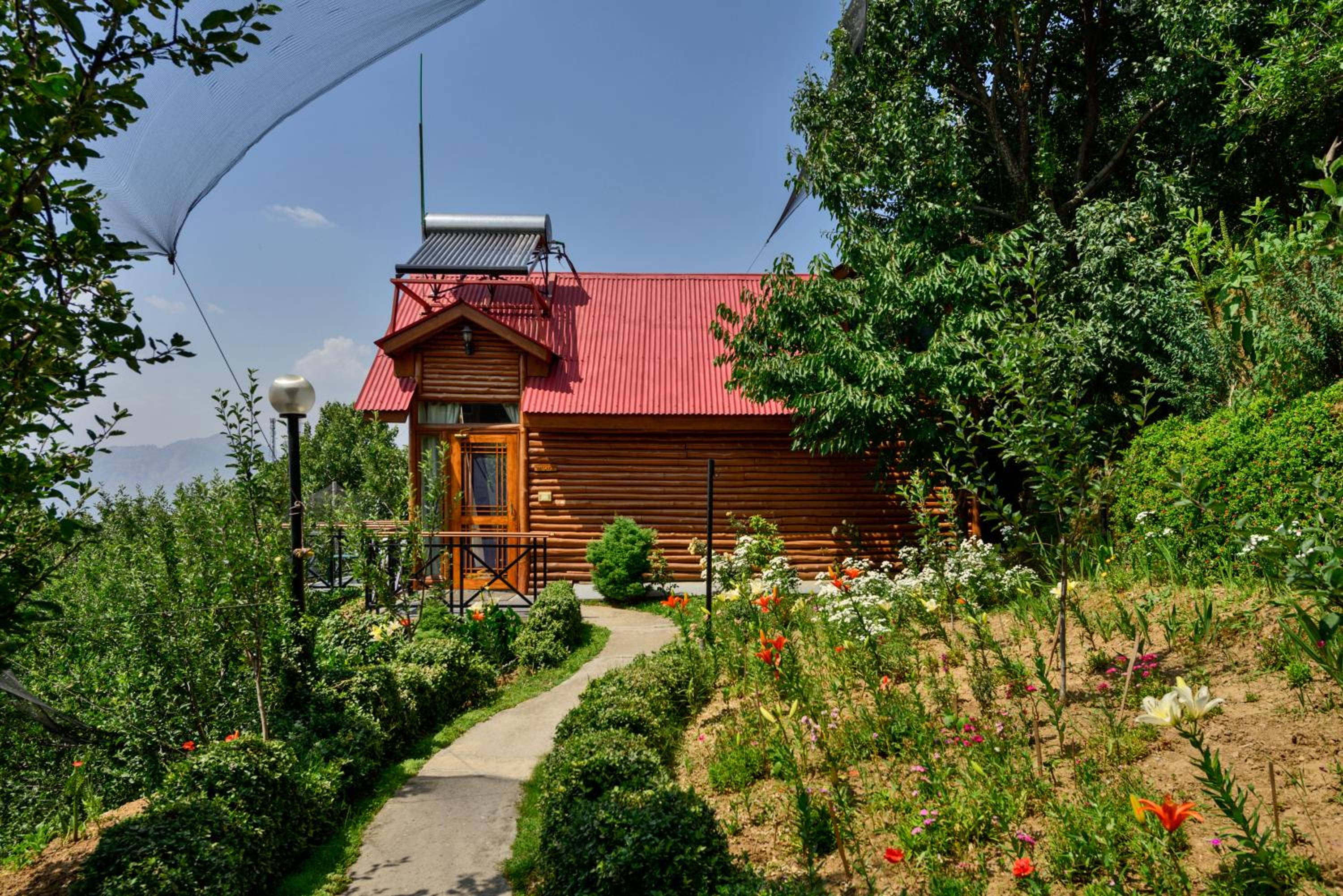 Queen Room with Balcony - Photo 6