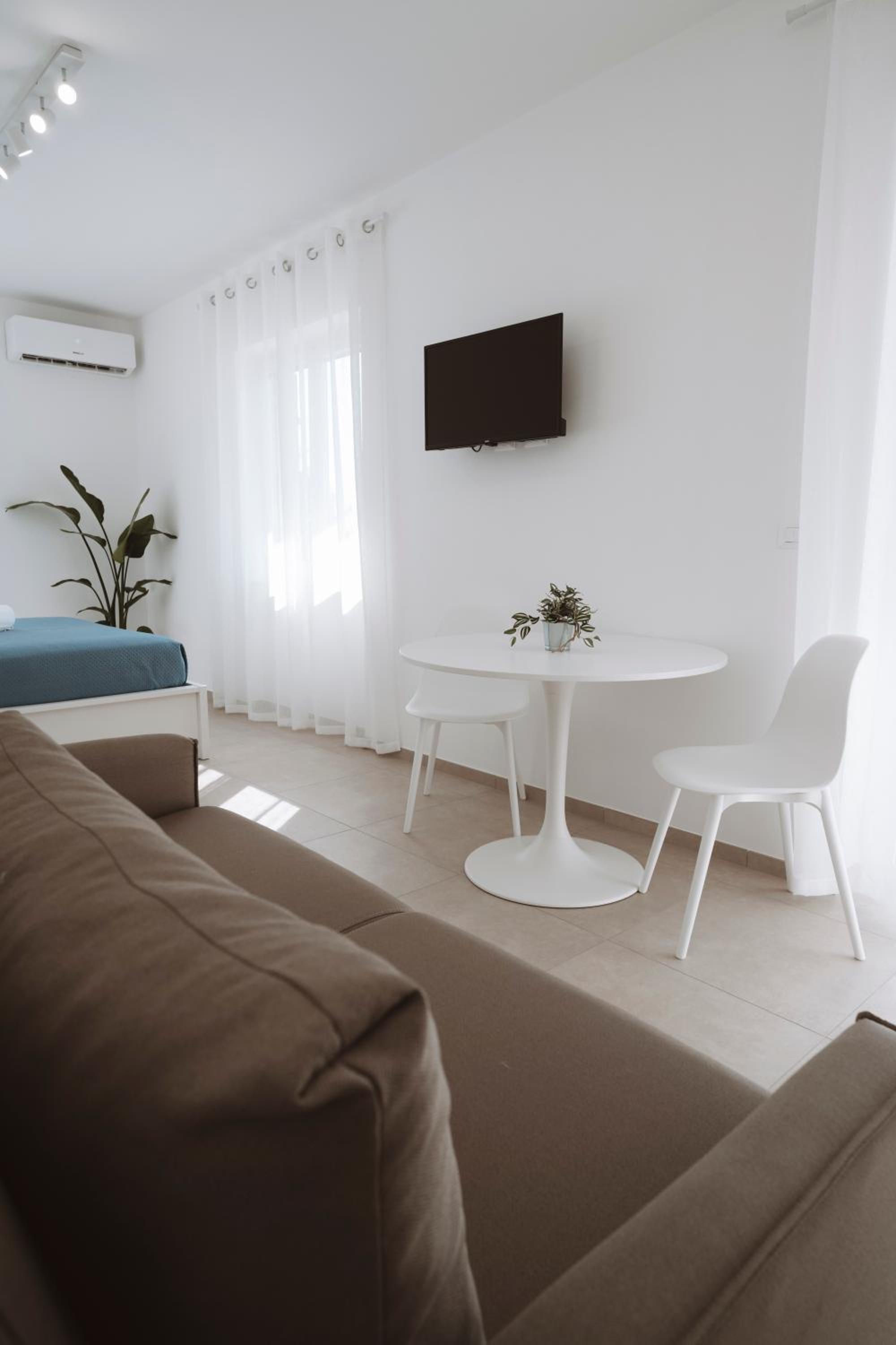 Apartment photo 2