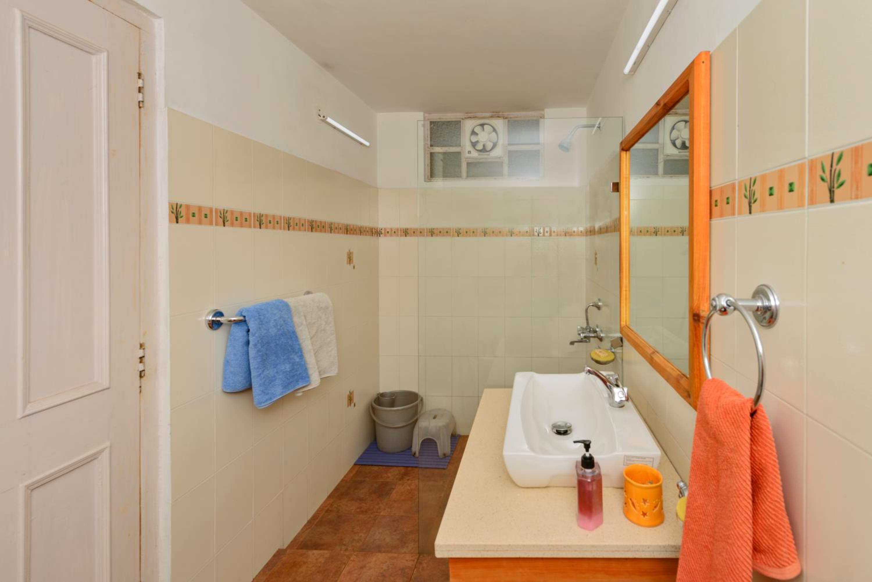 Queen Room with Balcony - Photo 2