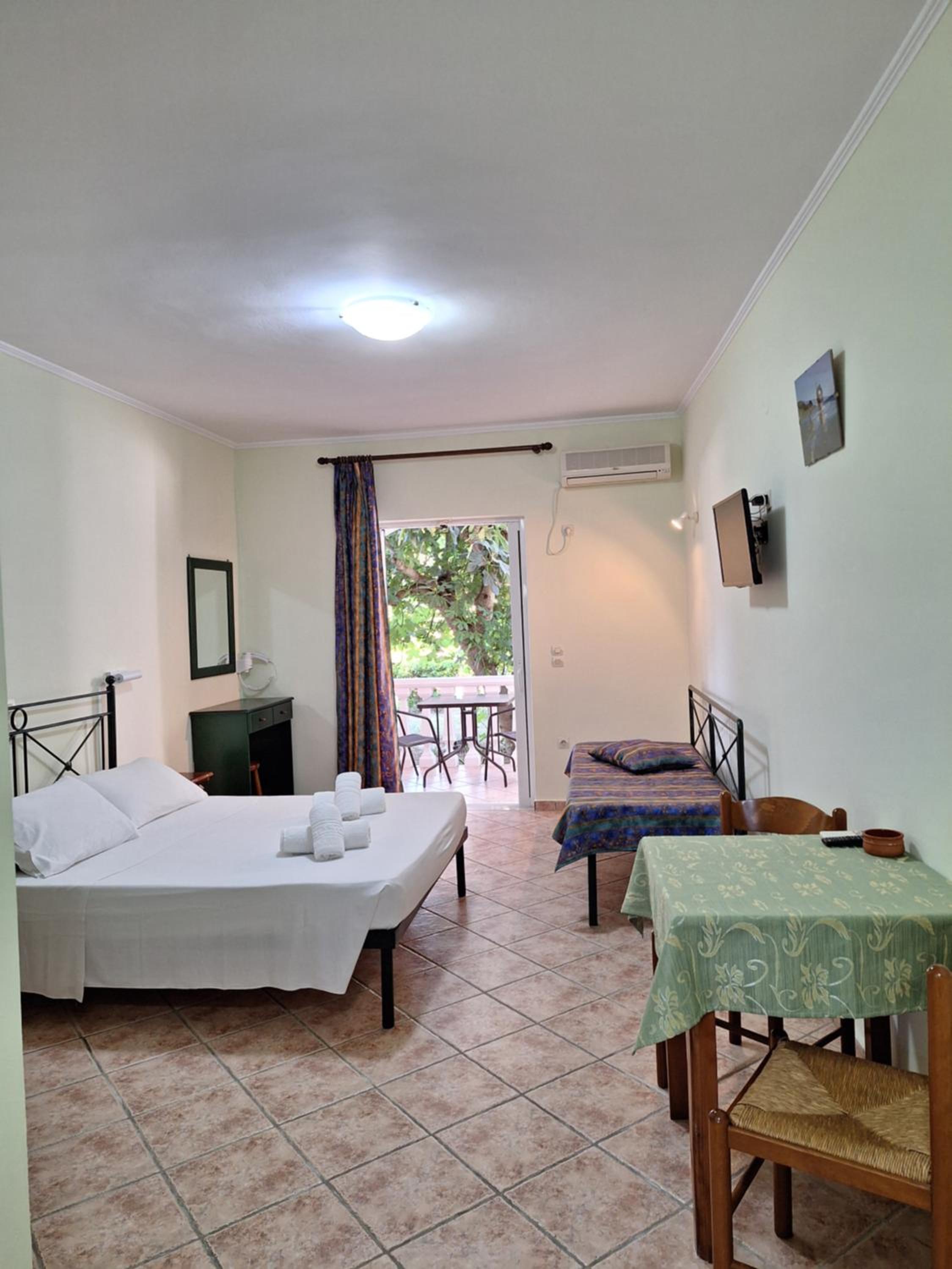 Double Room with Private Bathroom - Photo 20