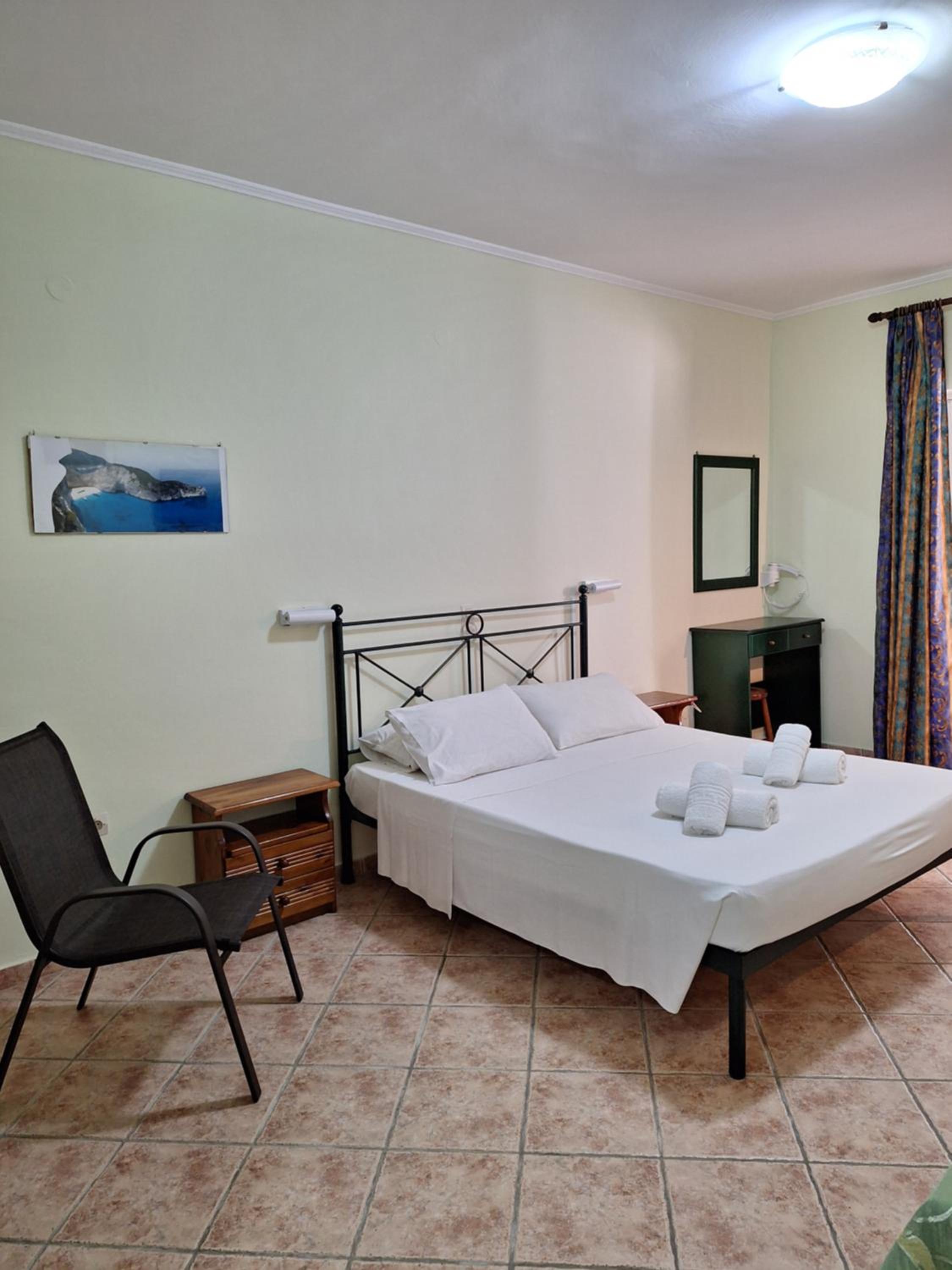 Double Room with Private Bathroom - Photo 22