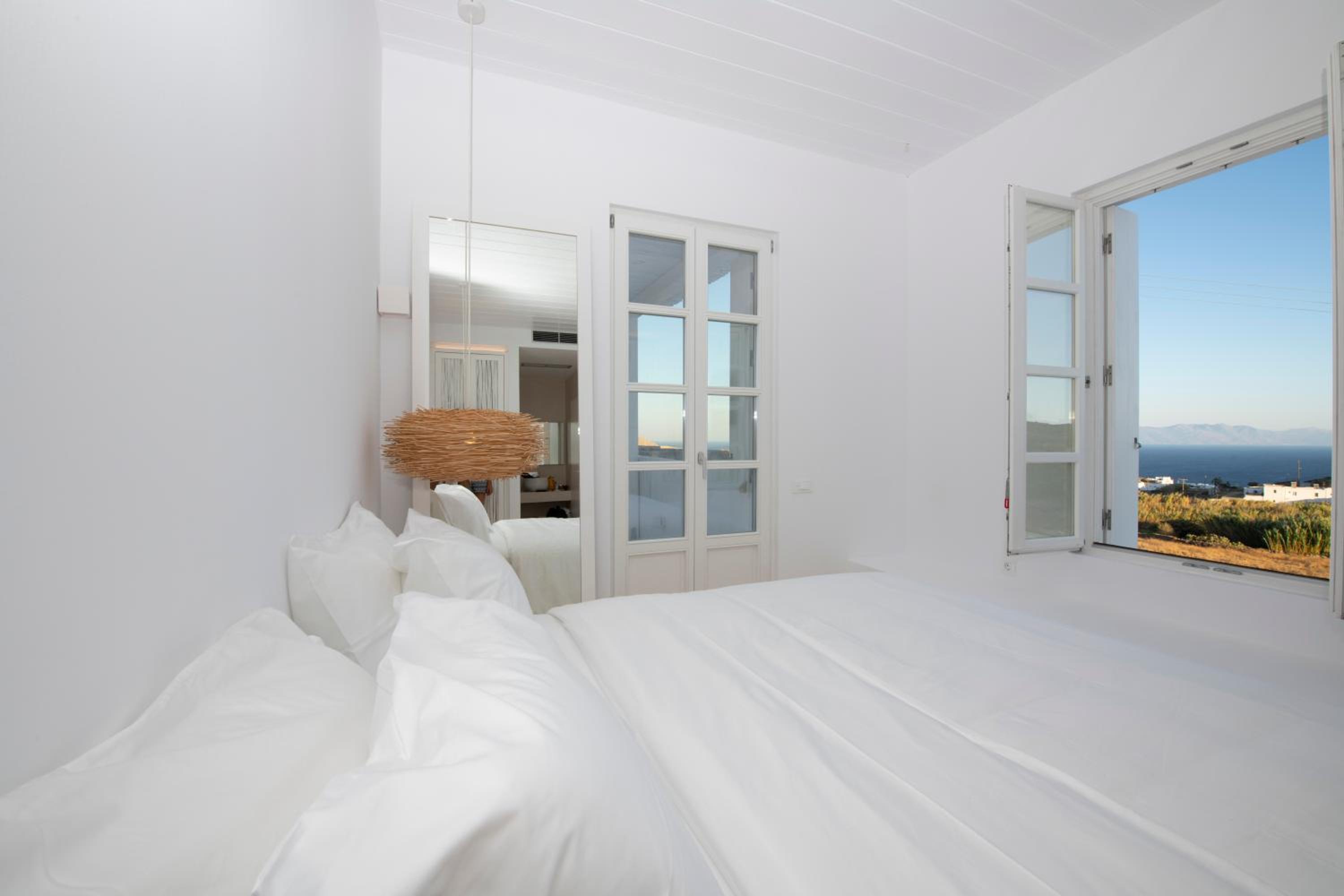 Myconian Suite With Outdoor Jetted Tub And Sea View photo 3