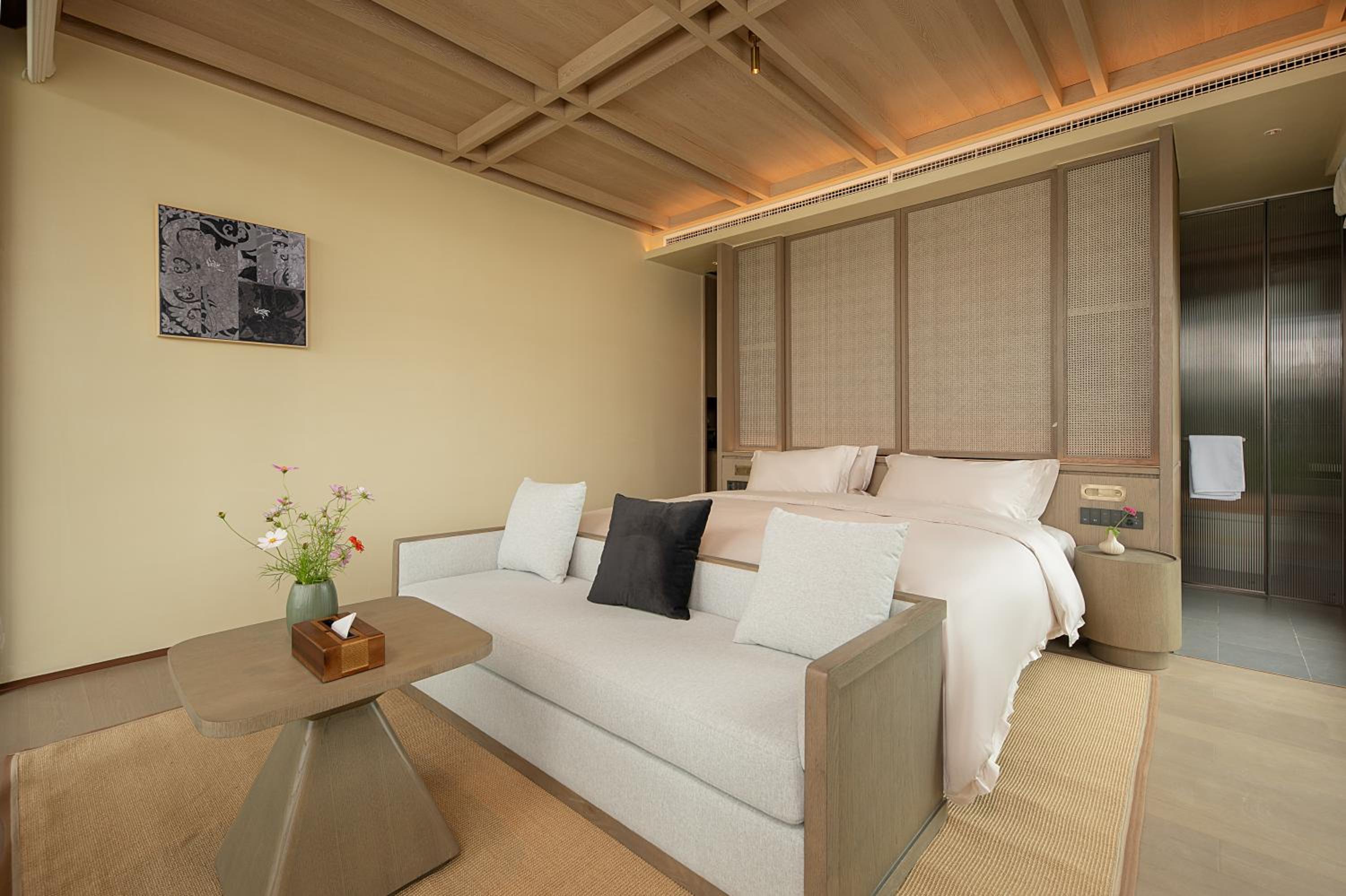 Deluxe Queen Room photo 2