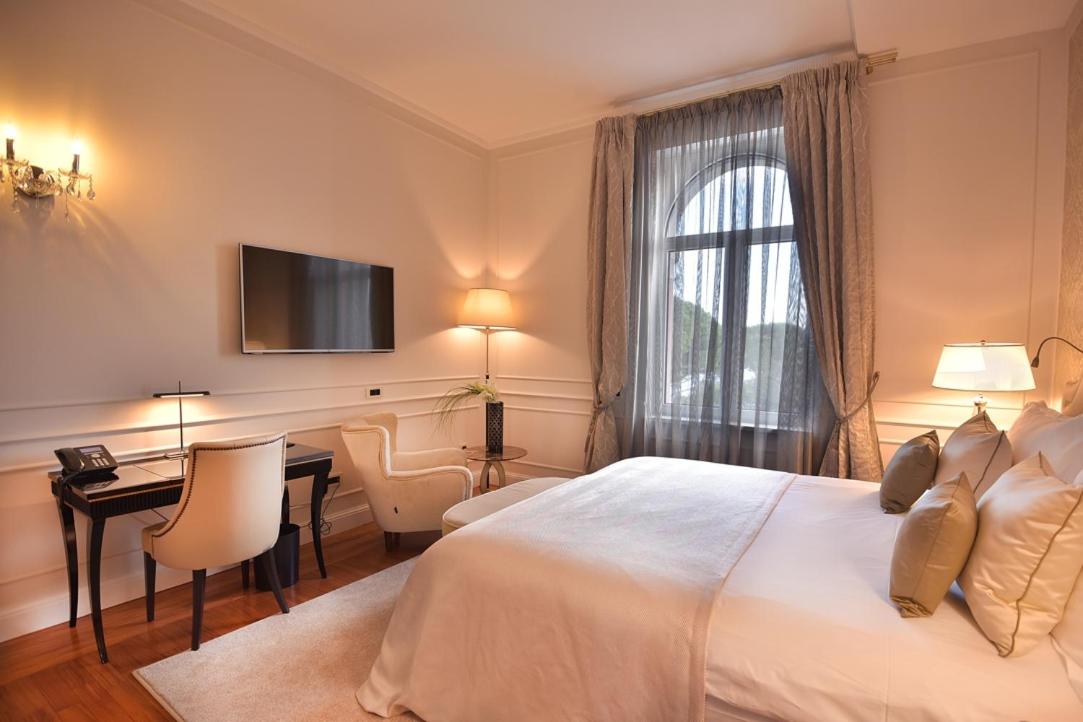 Deluxe Double Room with Sea View - Photo 1