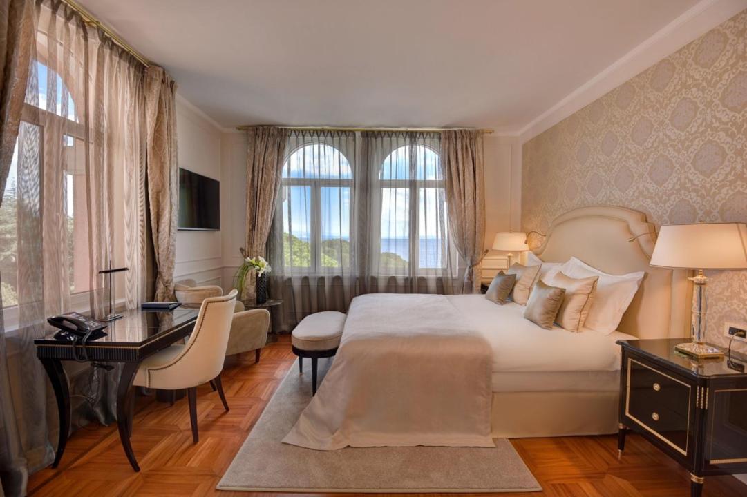 Deluxe Double Room with Sea View - Photo 4