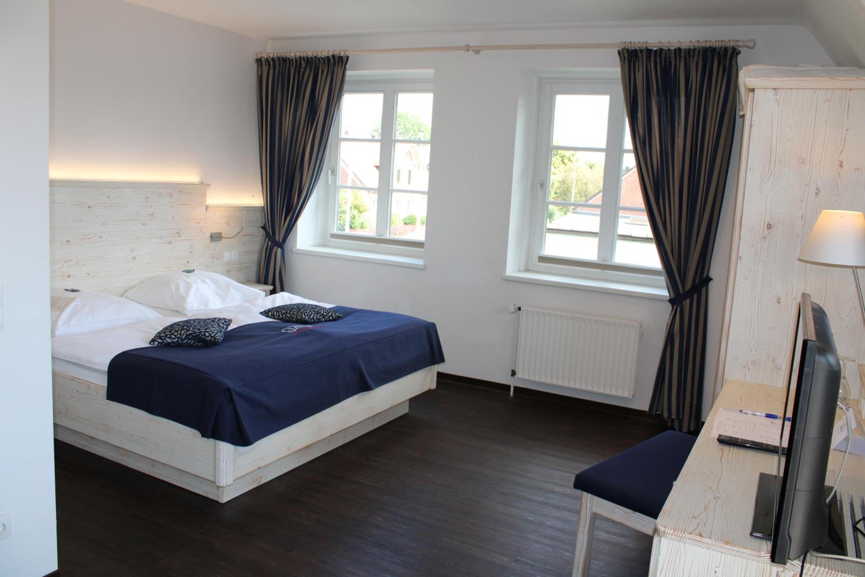 Large Double Room - Photo 7