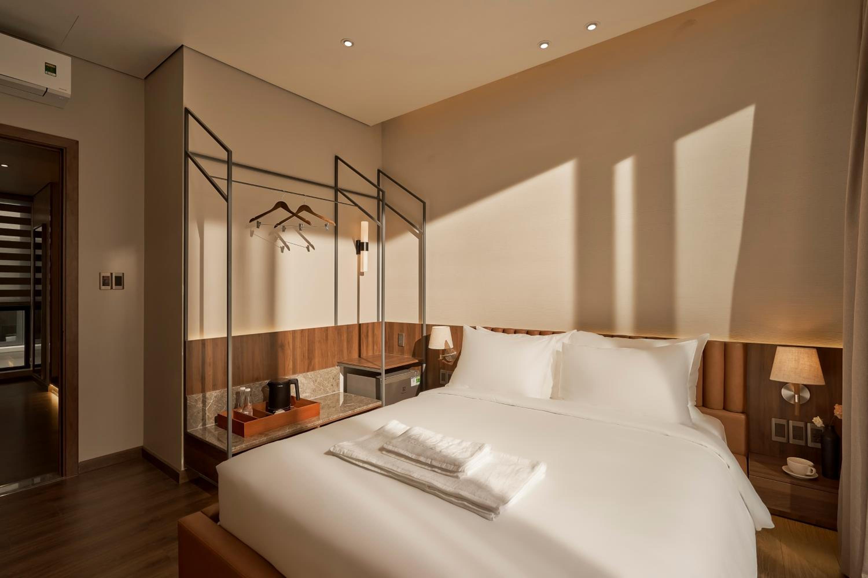 Three-Bedroom Apartment with Balcony - Photo 13