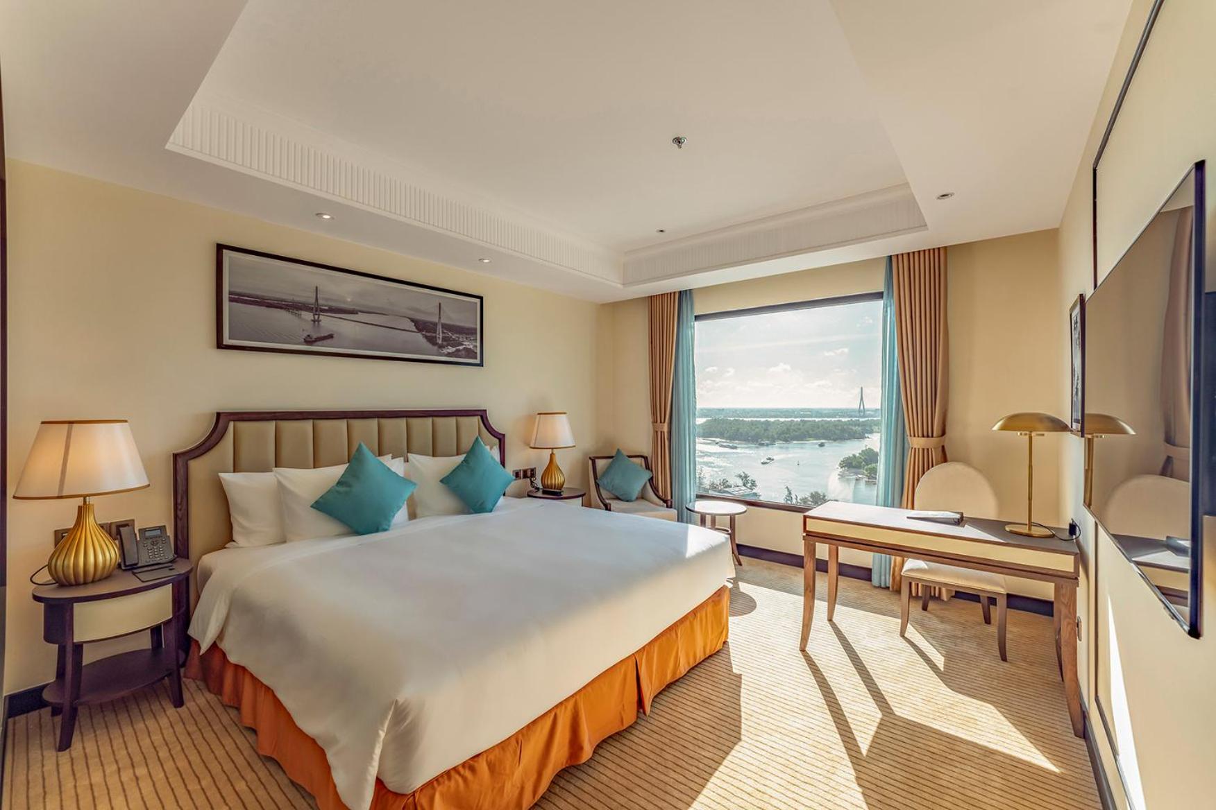 Deluxe King Room - Photo 1