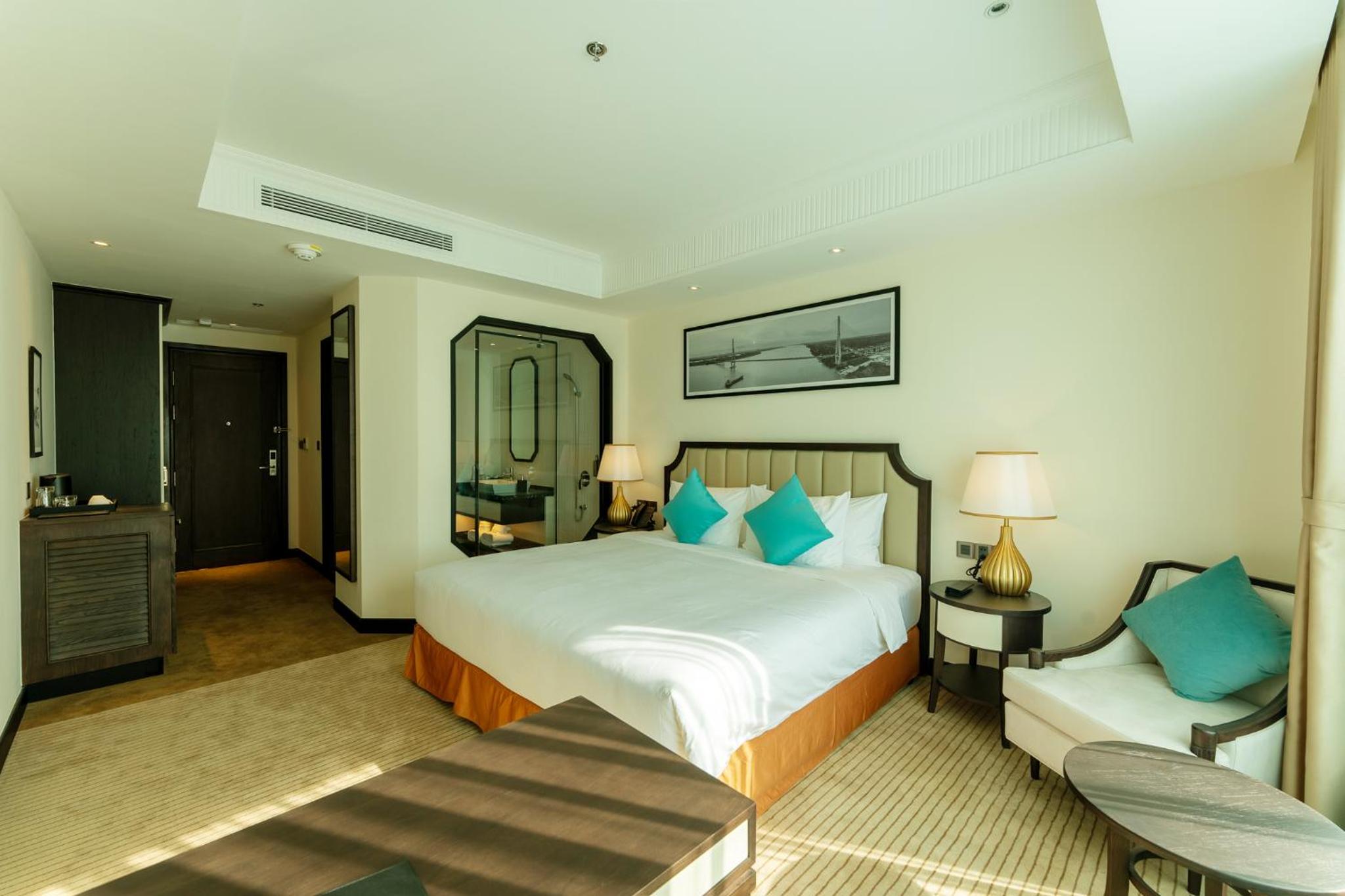 Deluxe King Room - Photo 3