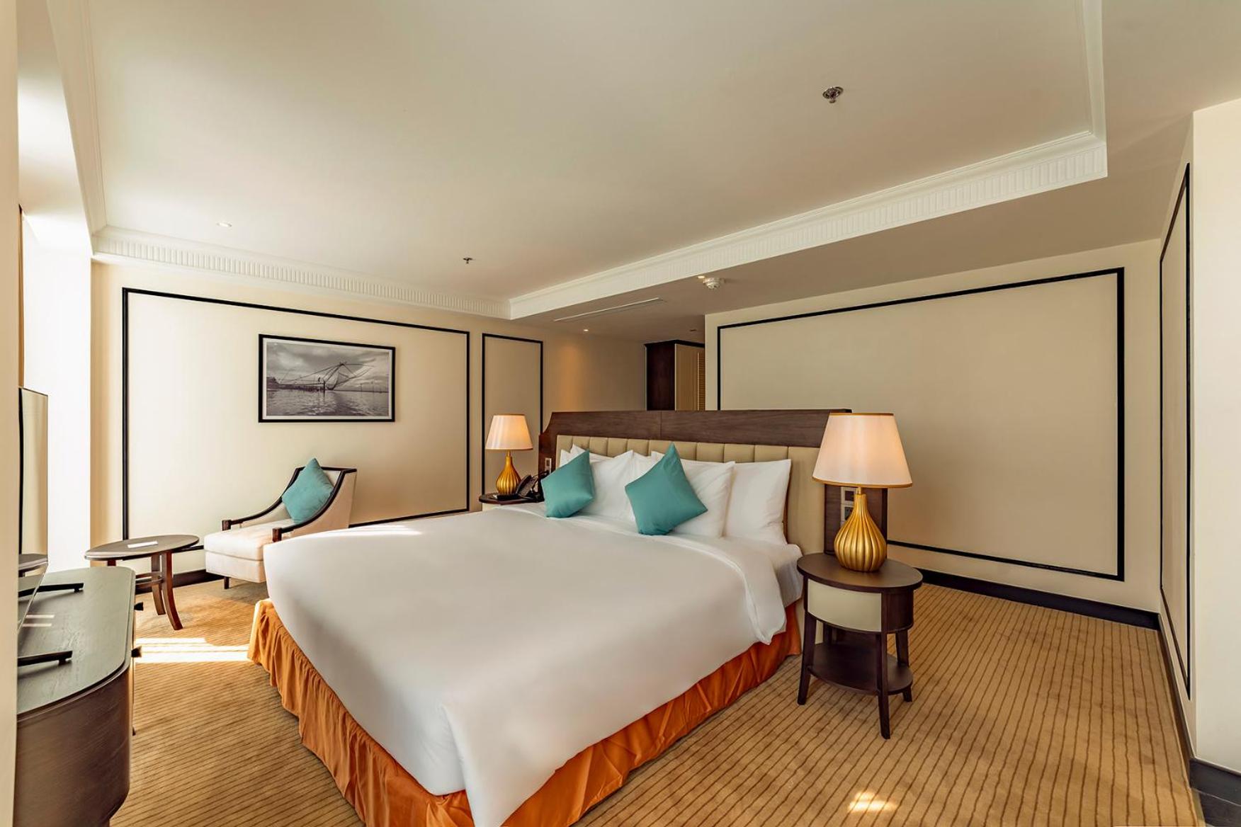 Premier Deluxe King Room - Photo 1