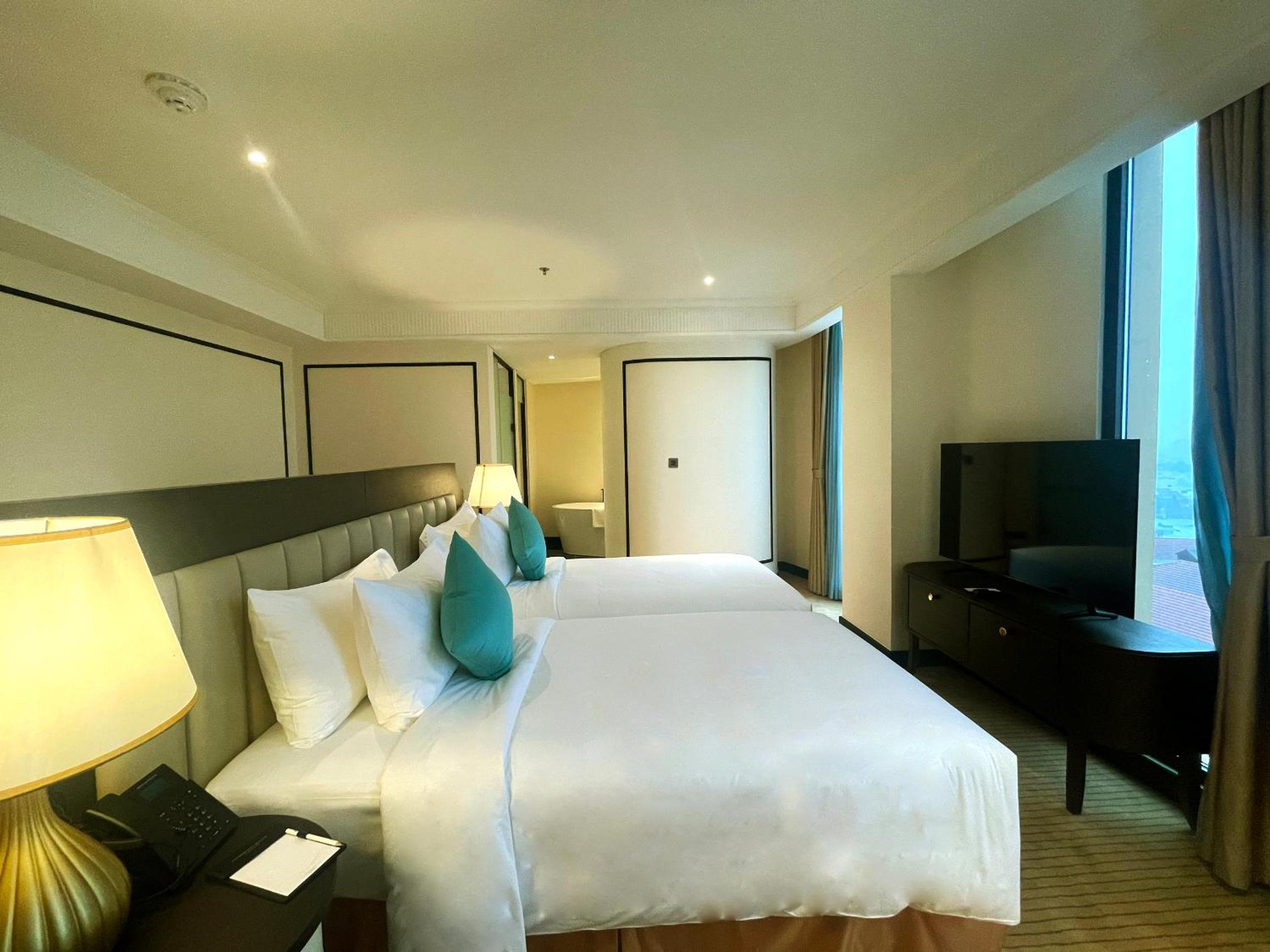 Premier Deluxe Twin Room - Photo 3