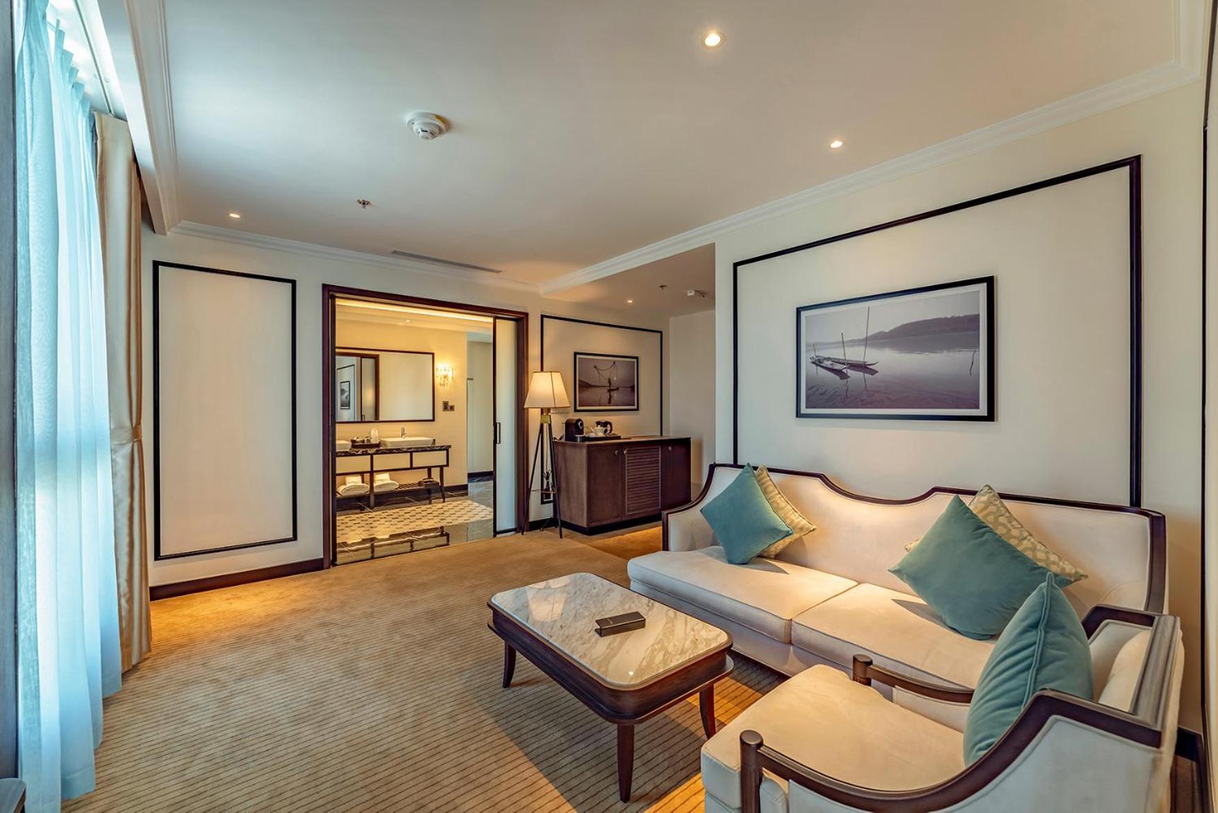 Executive Suite - Photo 3