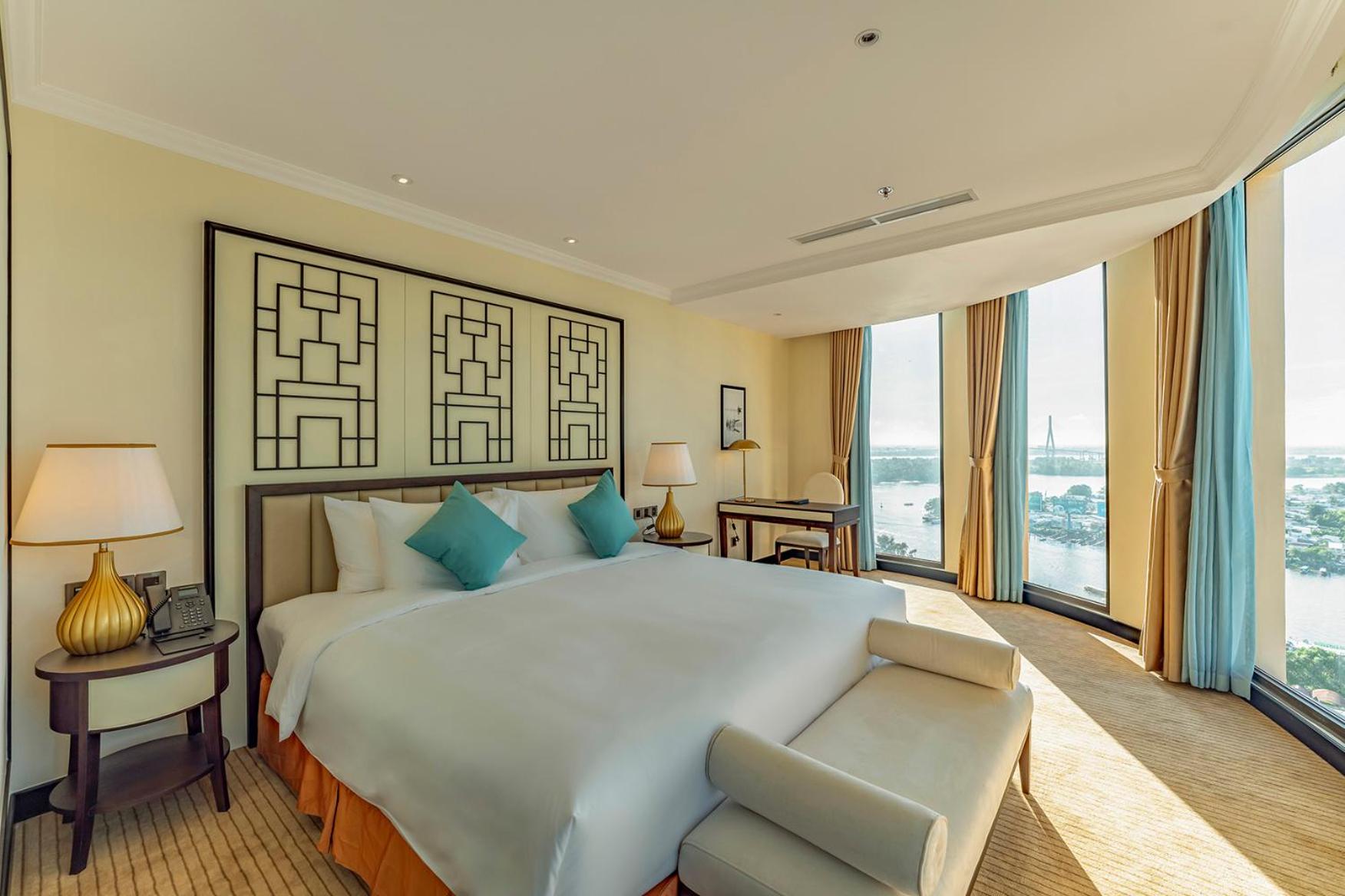Executive Suite - Photo 1