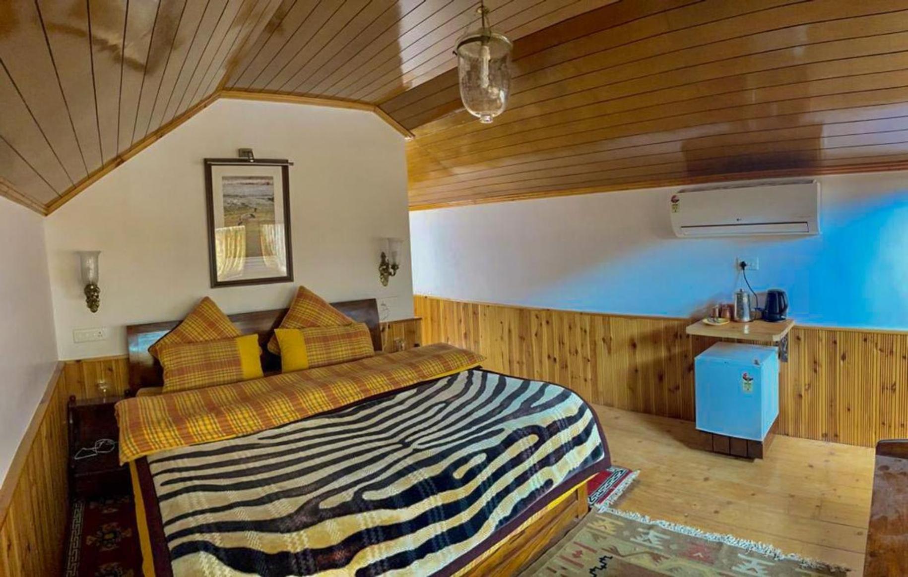Double Room with Lake View - Photo 6