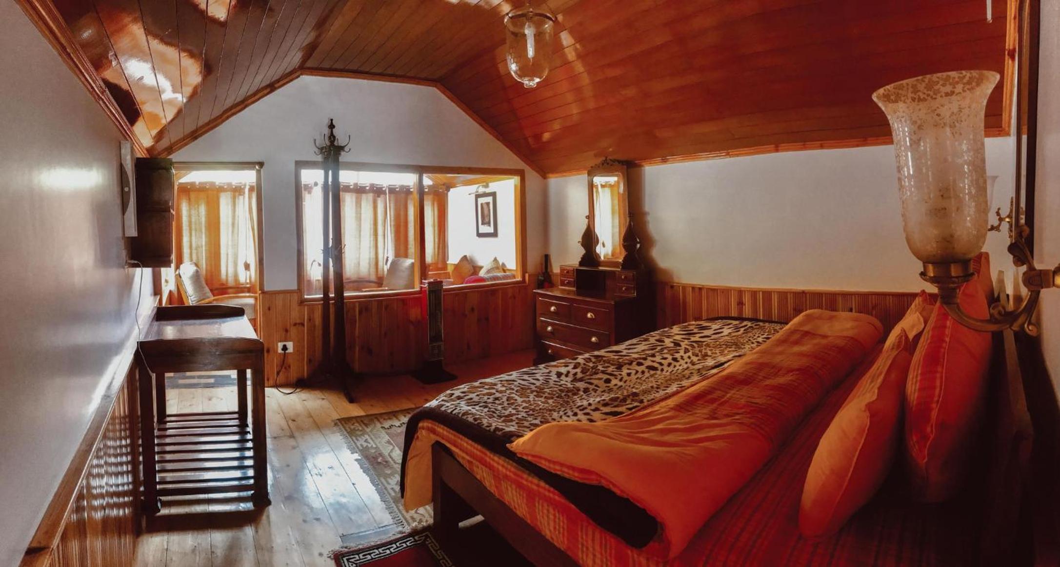 Double Room with Lake View - Photo 5