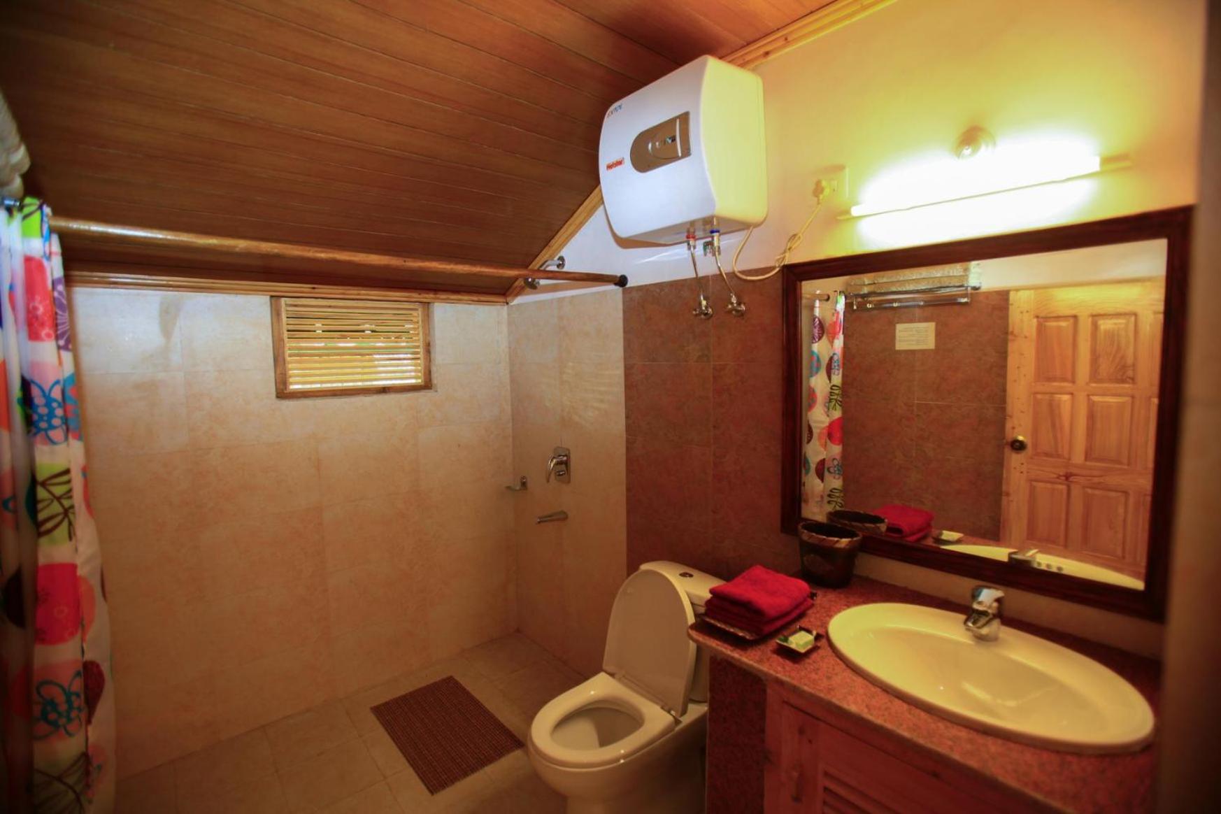 Double Room with Lake View - Photo 4