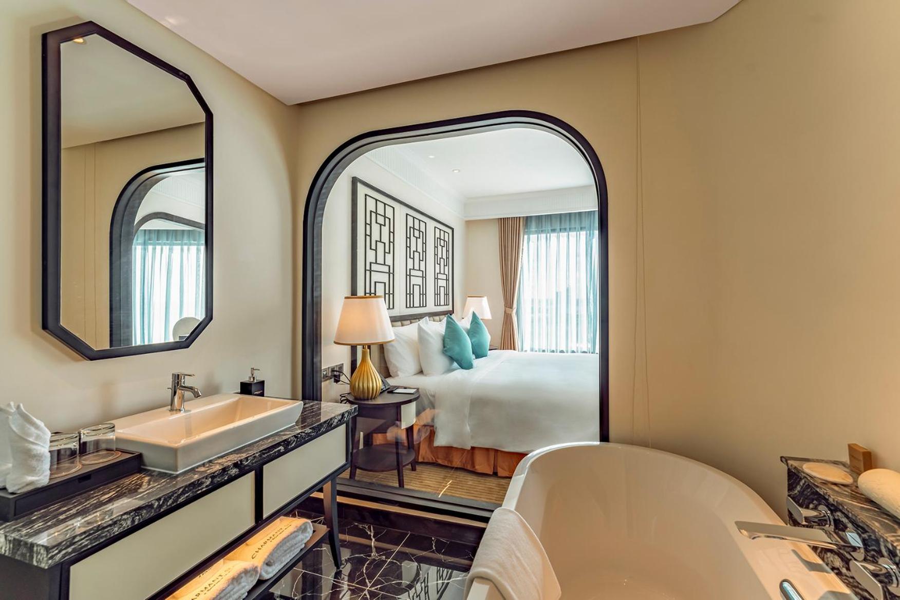 King Suite - Photo 3