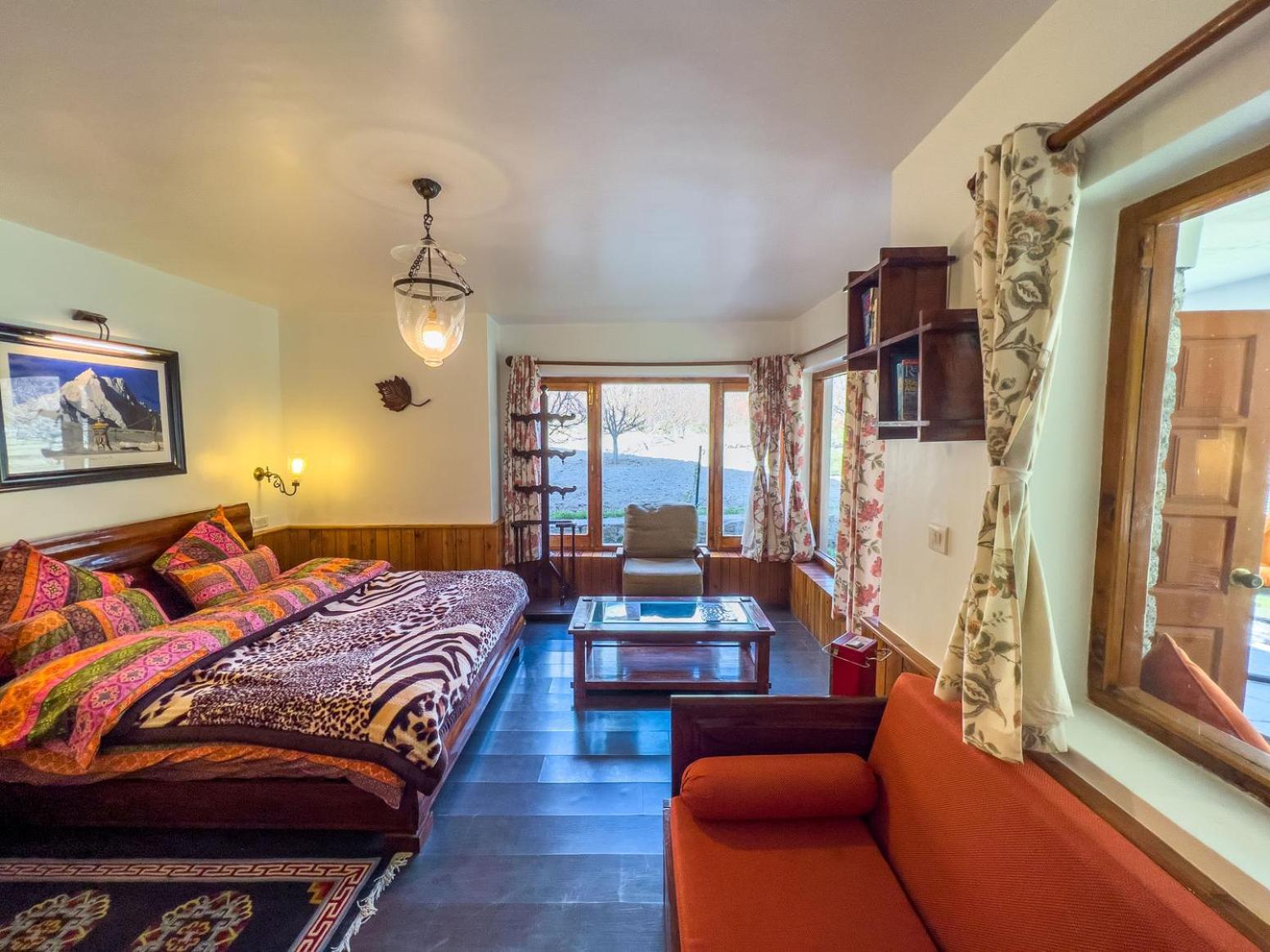 Large Double Room - Photo 5