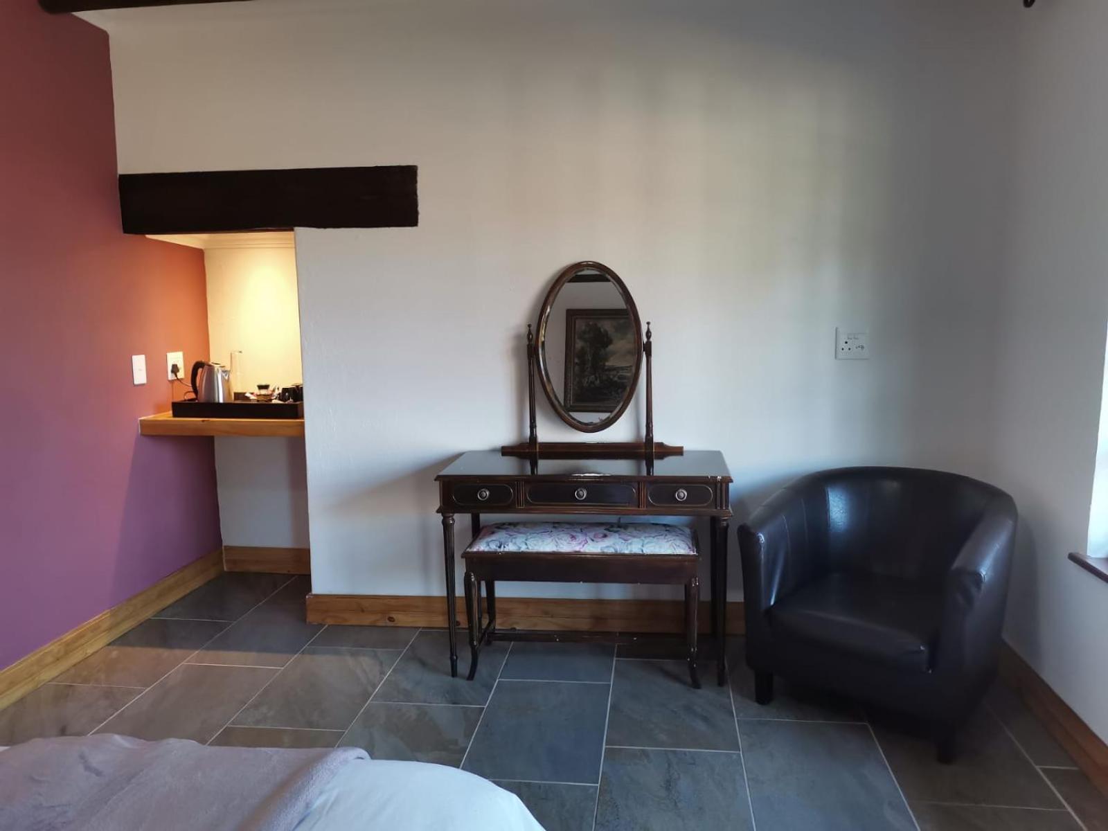 Deluxe Queen Suite photo 3