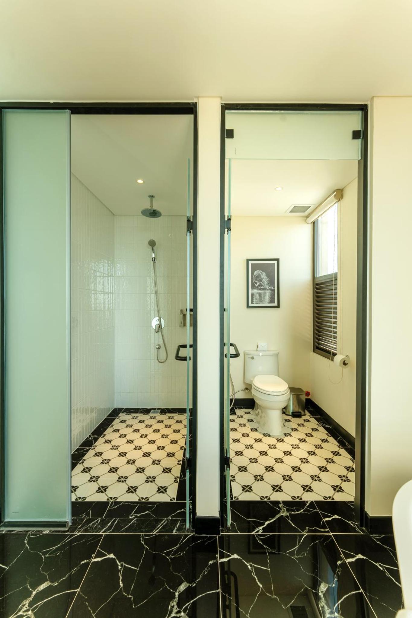 Premier Deluxe King Room - Photo 3