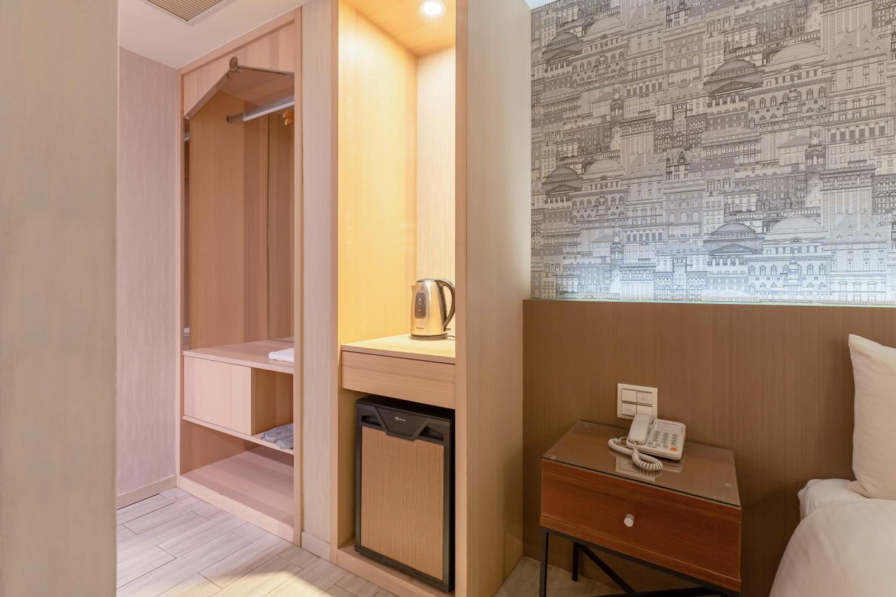 Standard Twin Room without Window