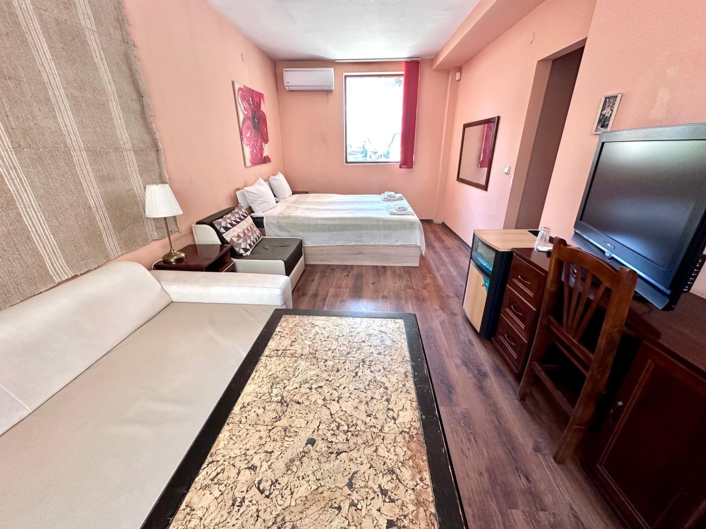Deluxe Double Room with Pool Access photo 2