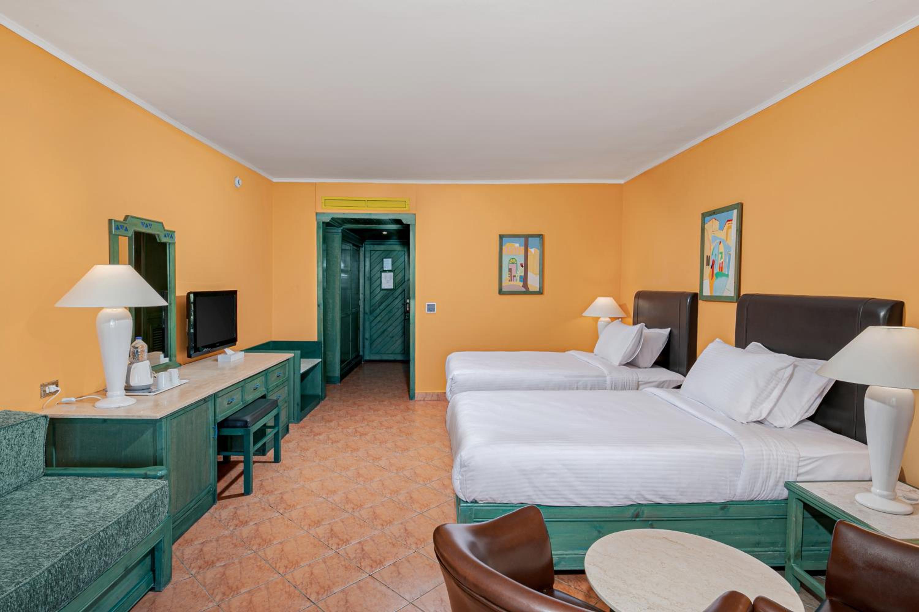 Azur Pool Room