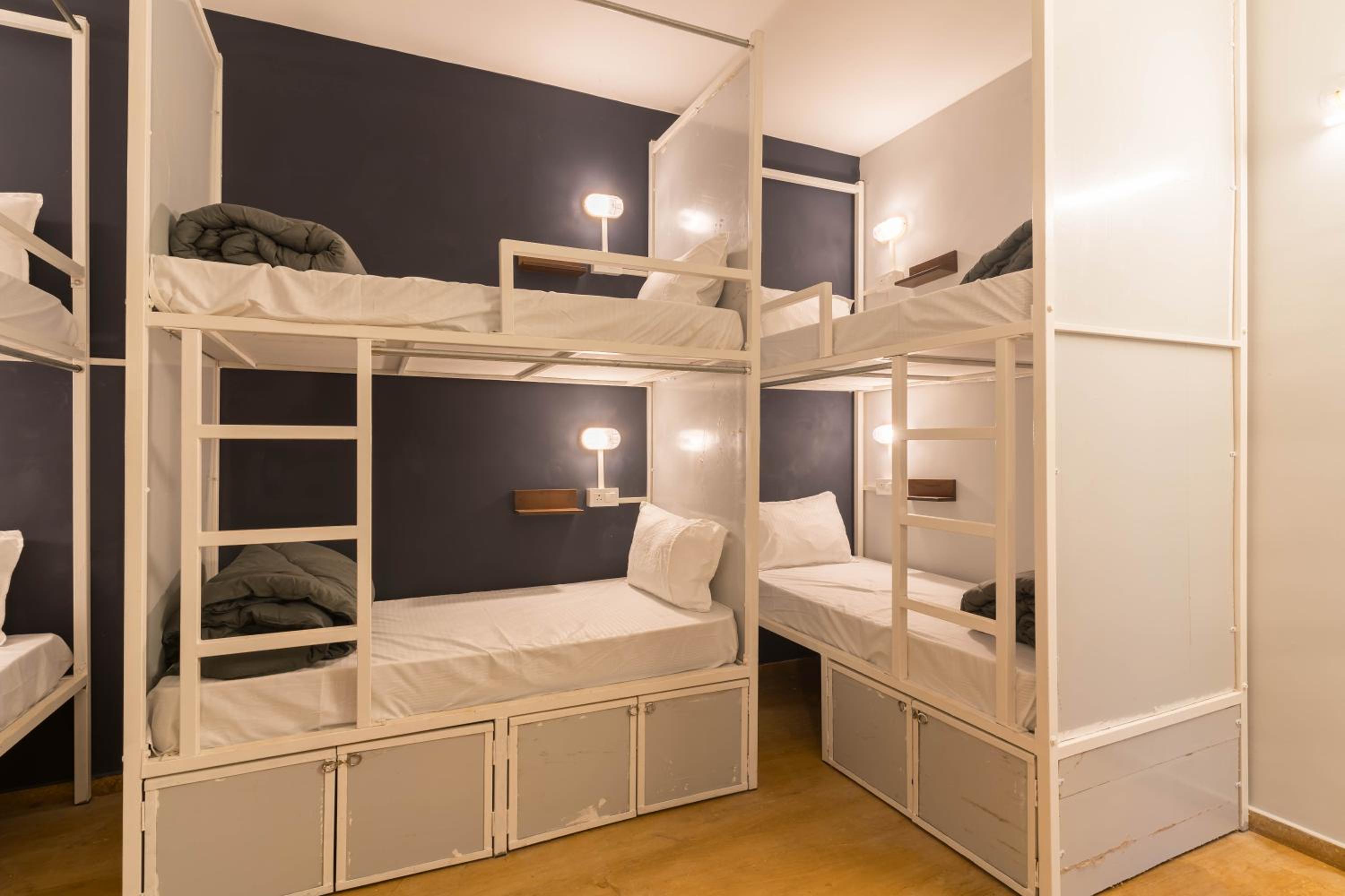 Bed in Deluxe 6-Bed Mixed Ensuite photo 2