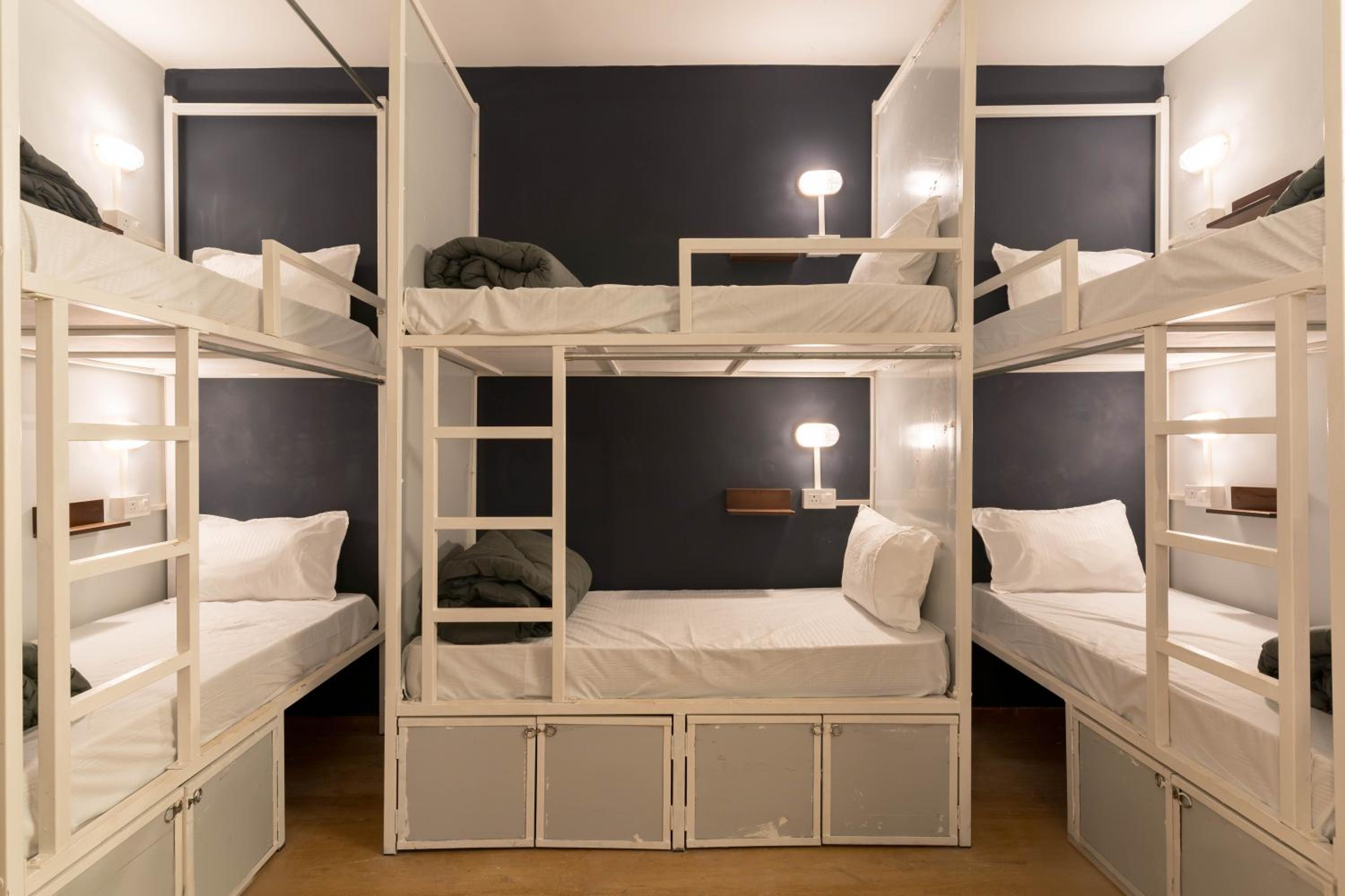 Bed in Deluxe 6-Bed Mixed Ensuite photo 1