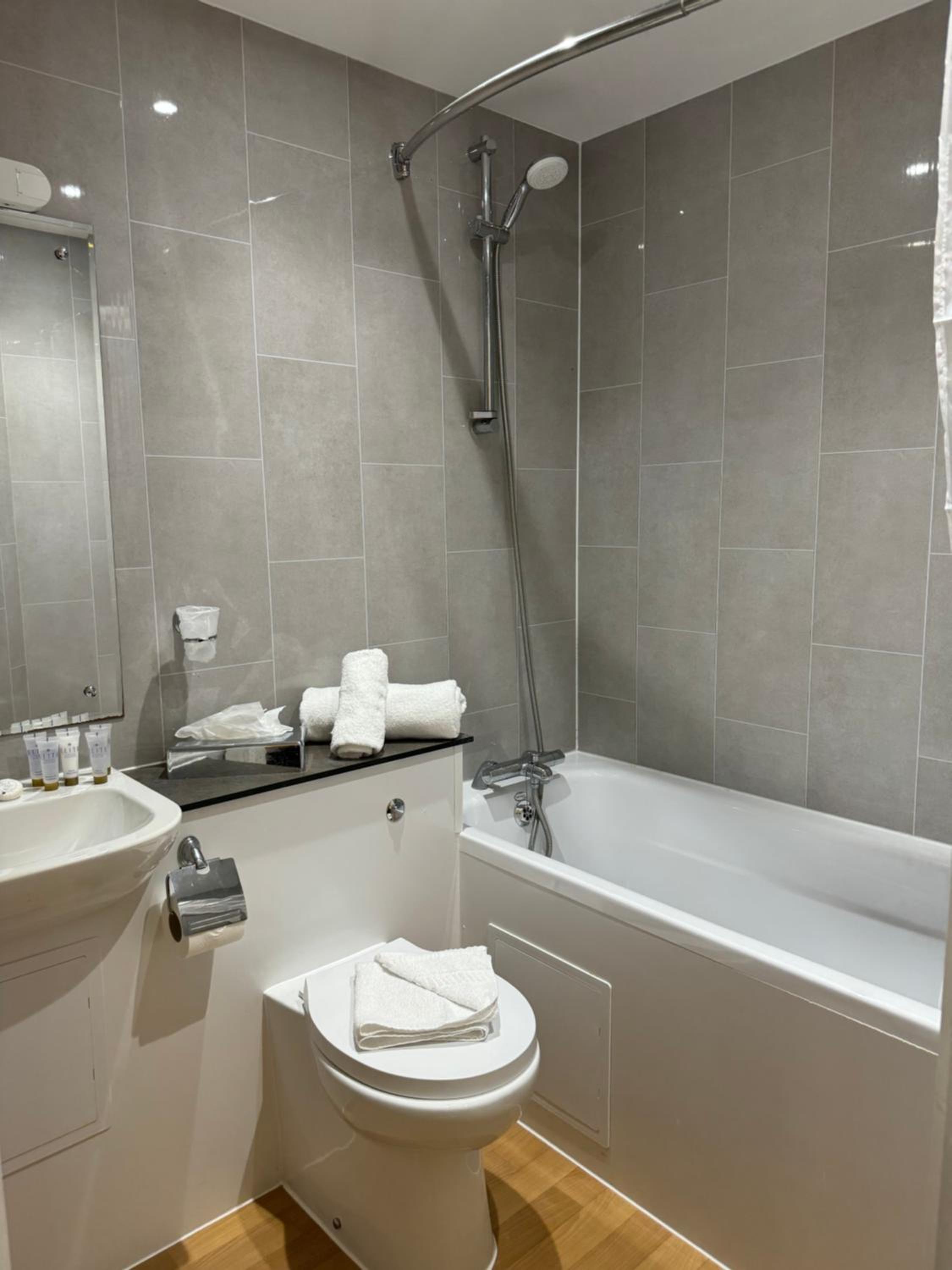 Standard Double Room - Photo 3