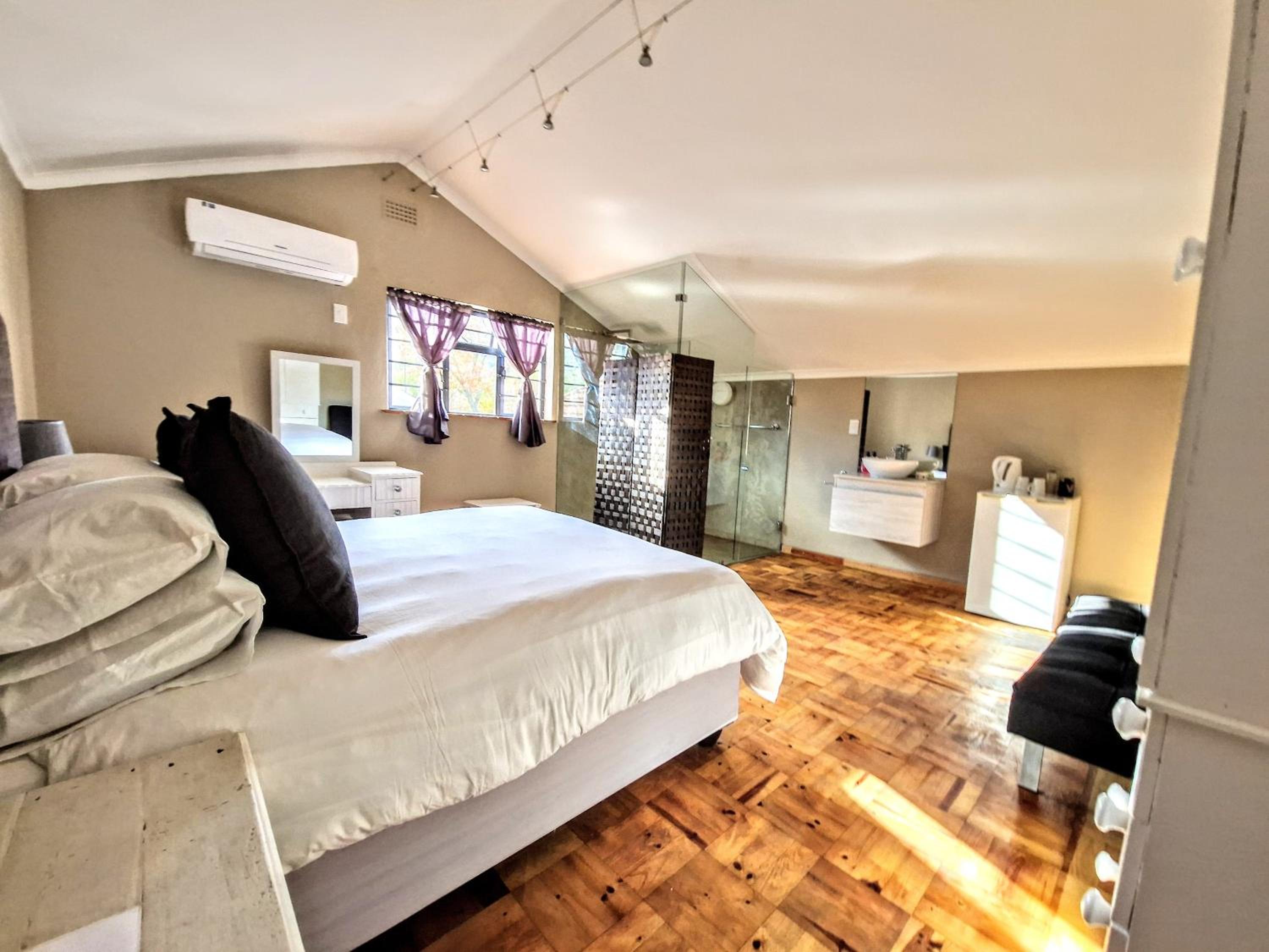 Standard Queen Room