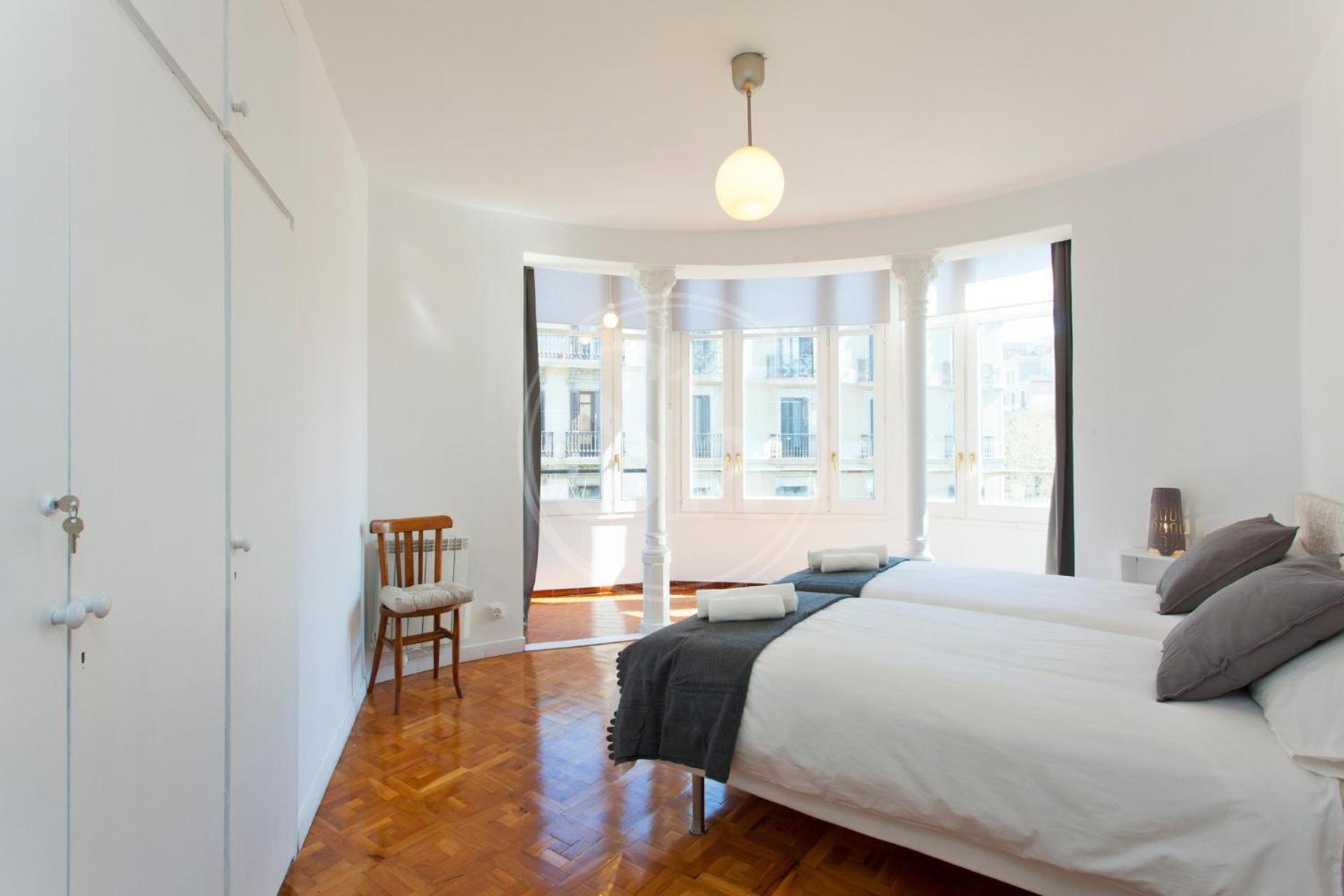 Three-Bedroom Apartment photo 2