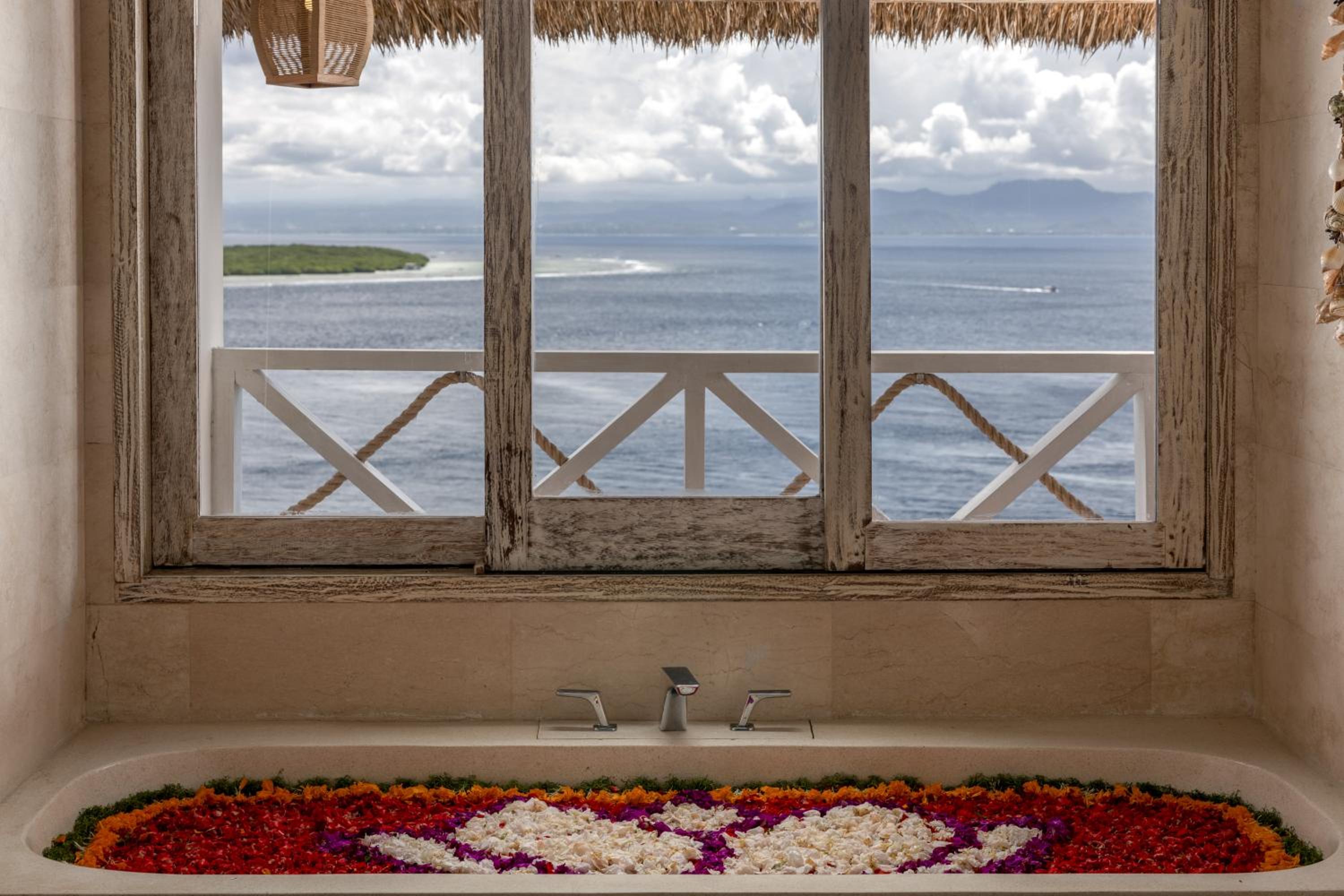 Suite Ocean View with Daily Afternoon Tea - Photo 2