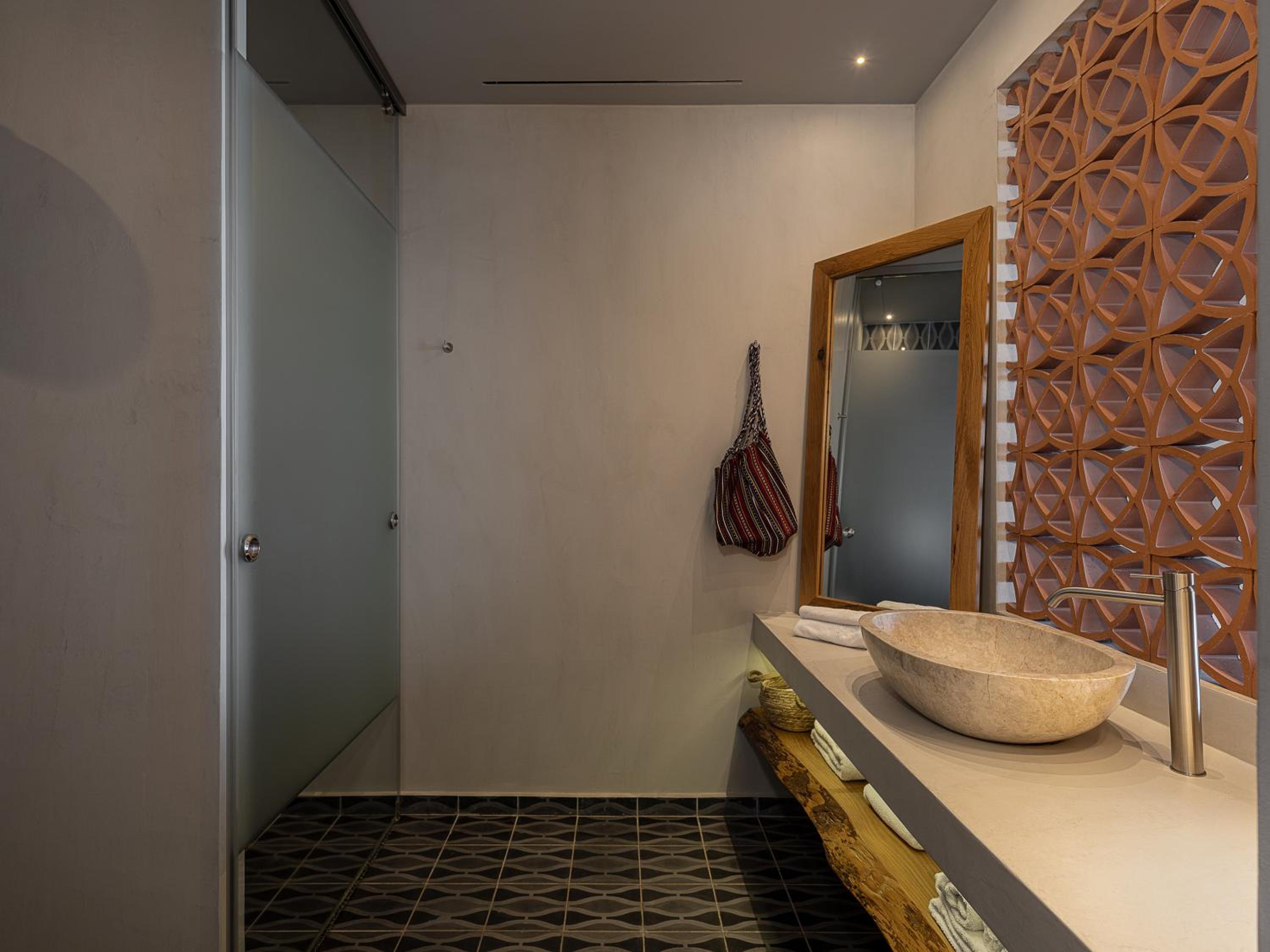 Double Room with Balcony (2 Adults) - Photo 2