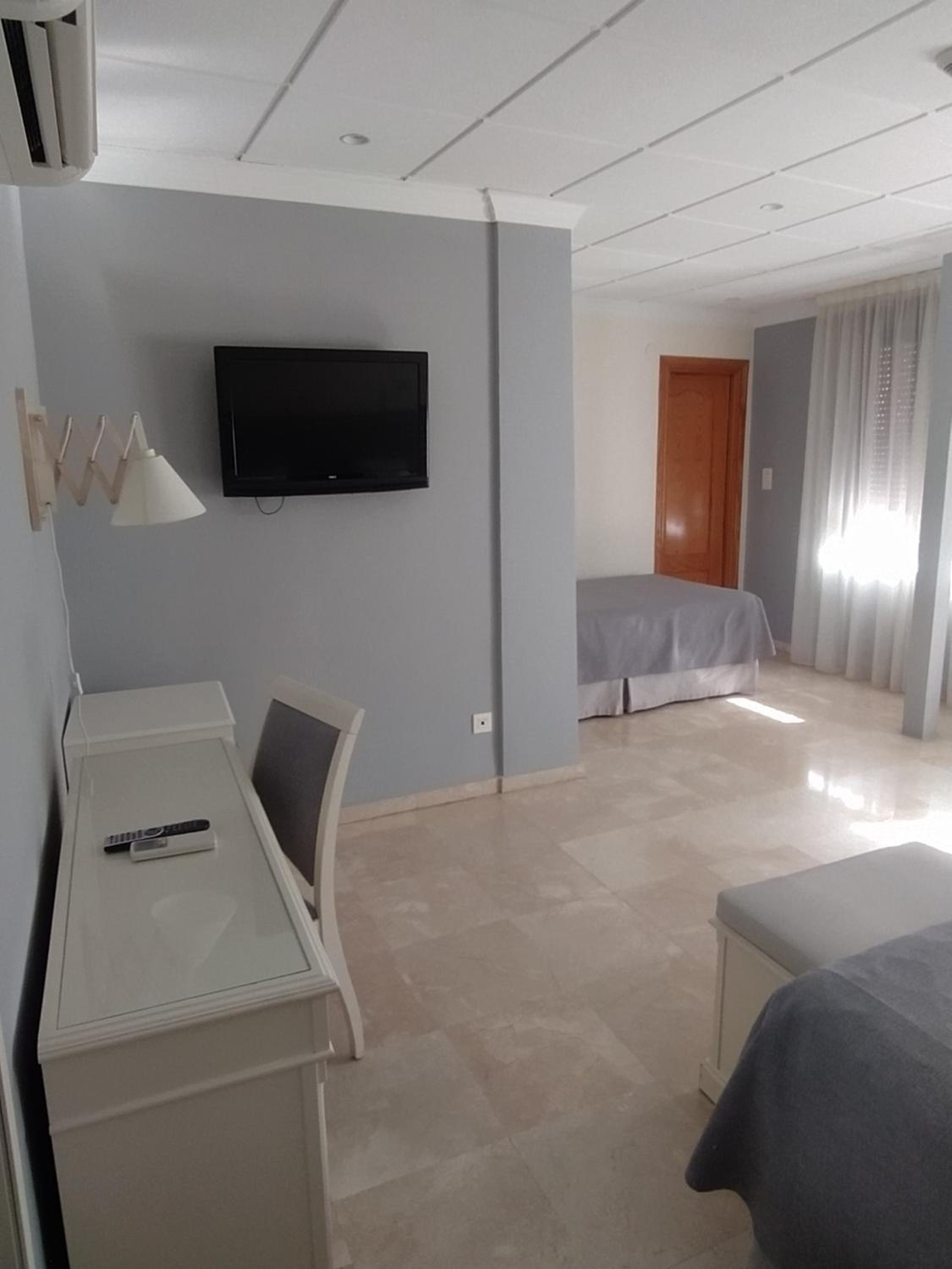 Twin Room - Photo 24