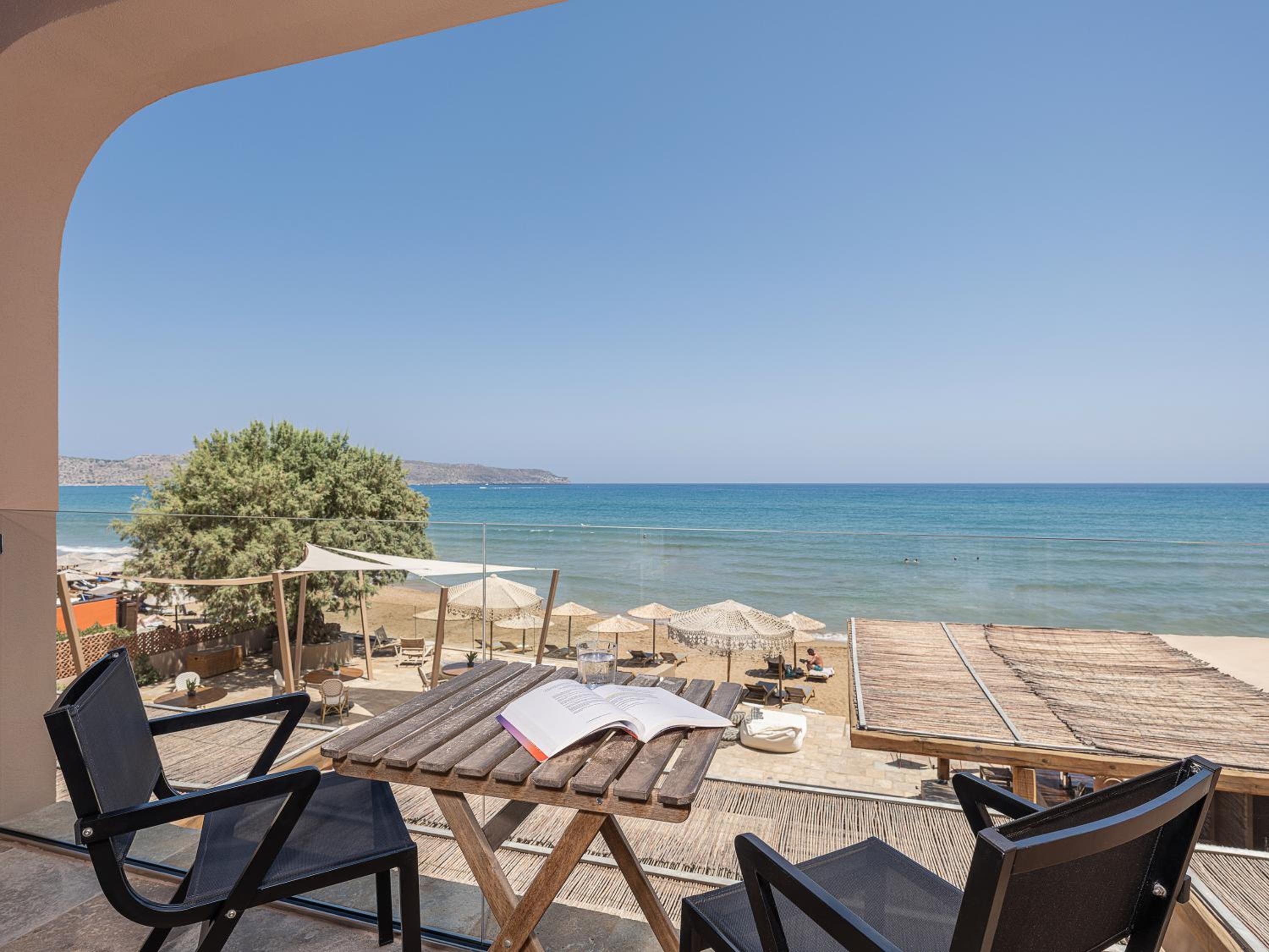Double Room with Balcony (2 Adults) - Photo 4