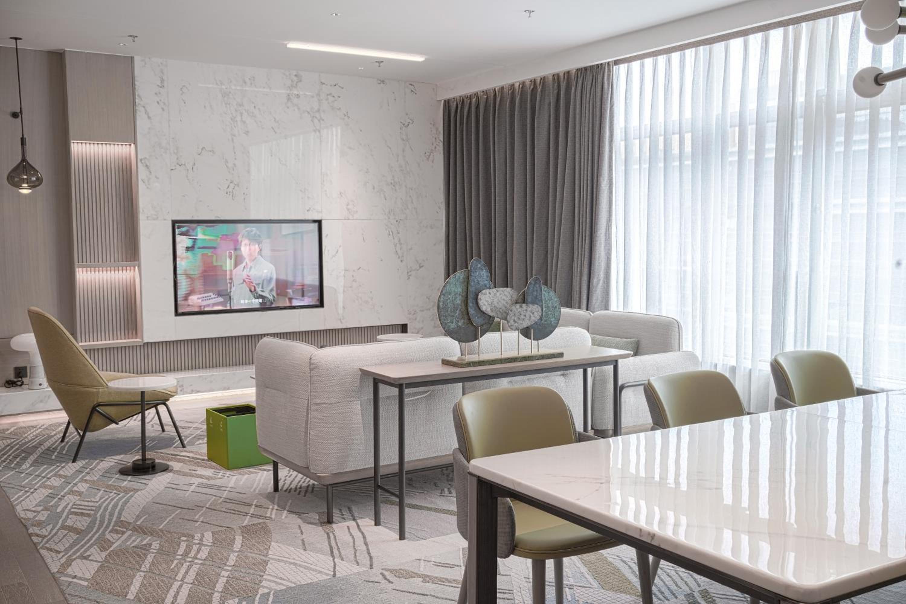 One-Bedroom King Suite photo 3