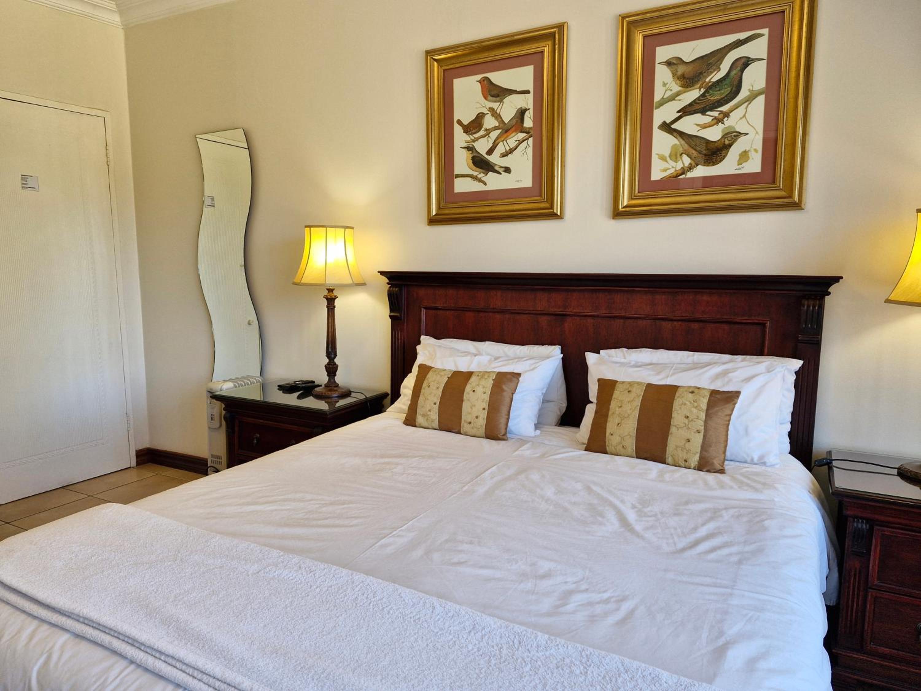 Queen Room with Garden View - Photo 1