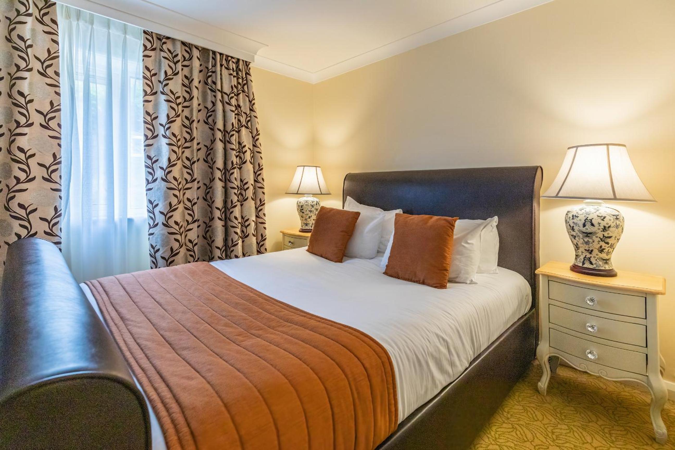 Suite - Photo 1
