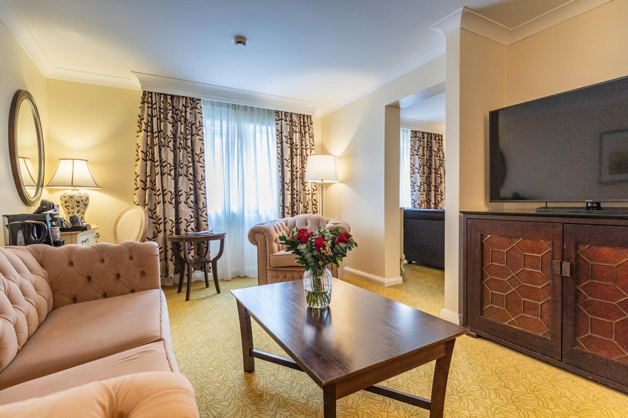 Suite - Photo 2